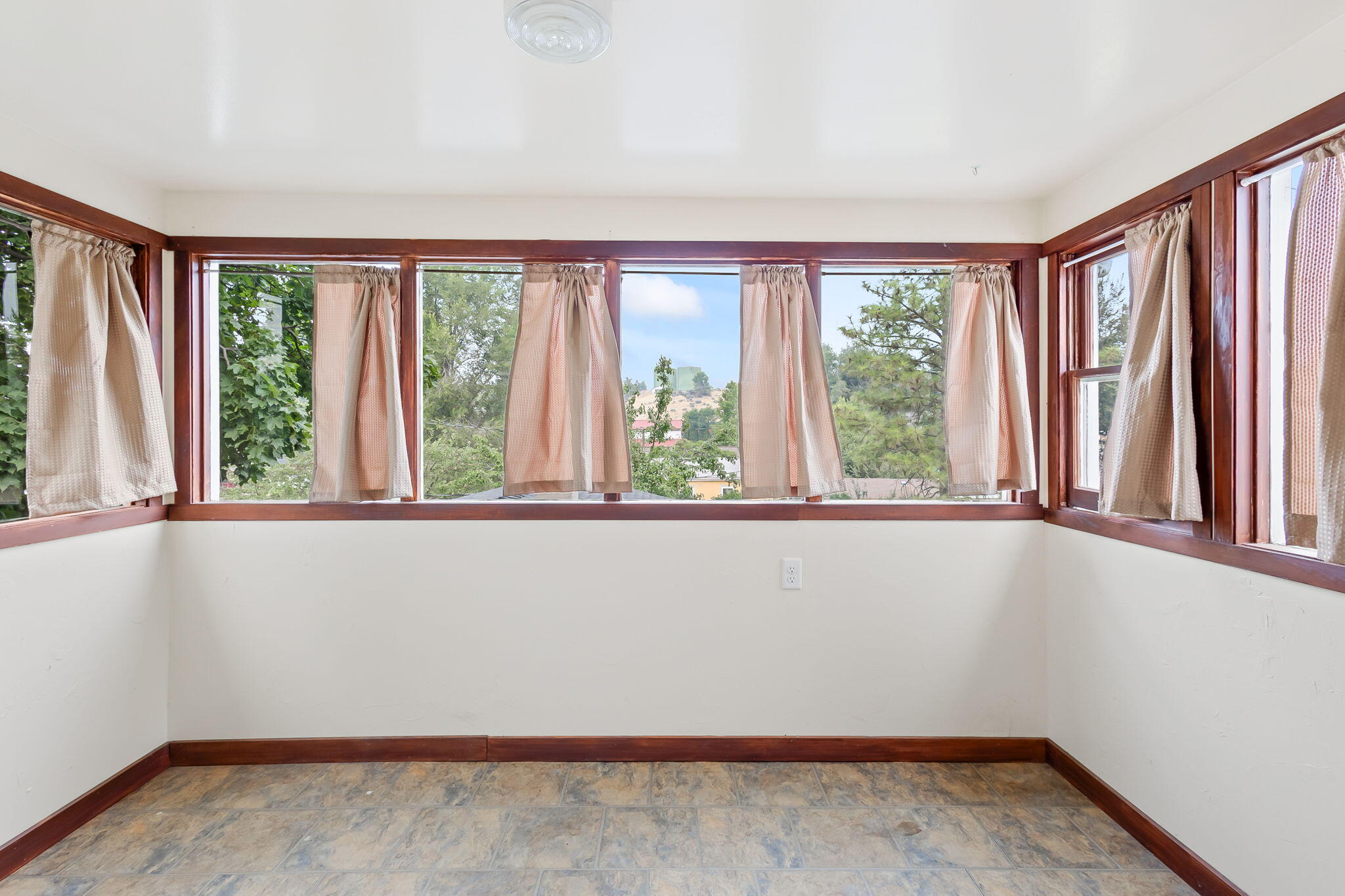 305 NE 7th Street
