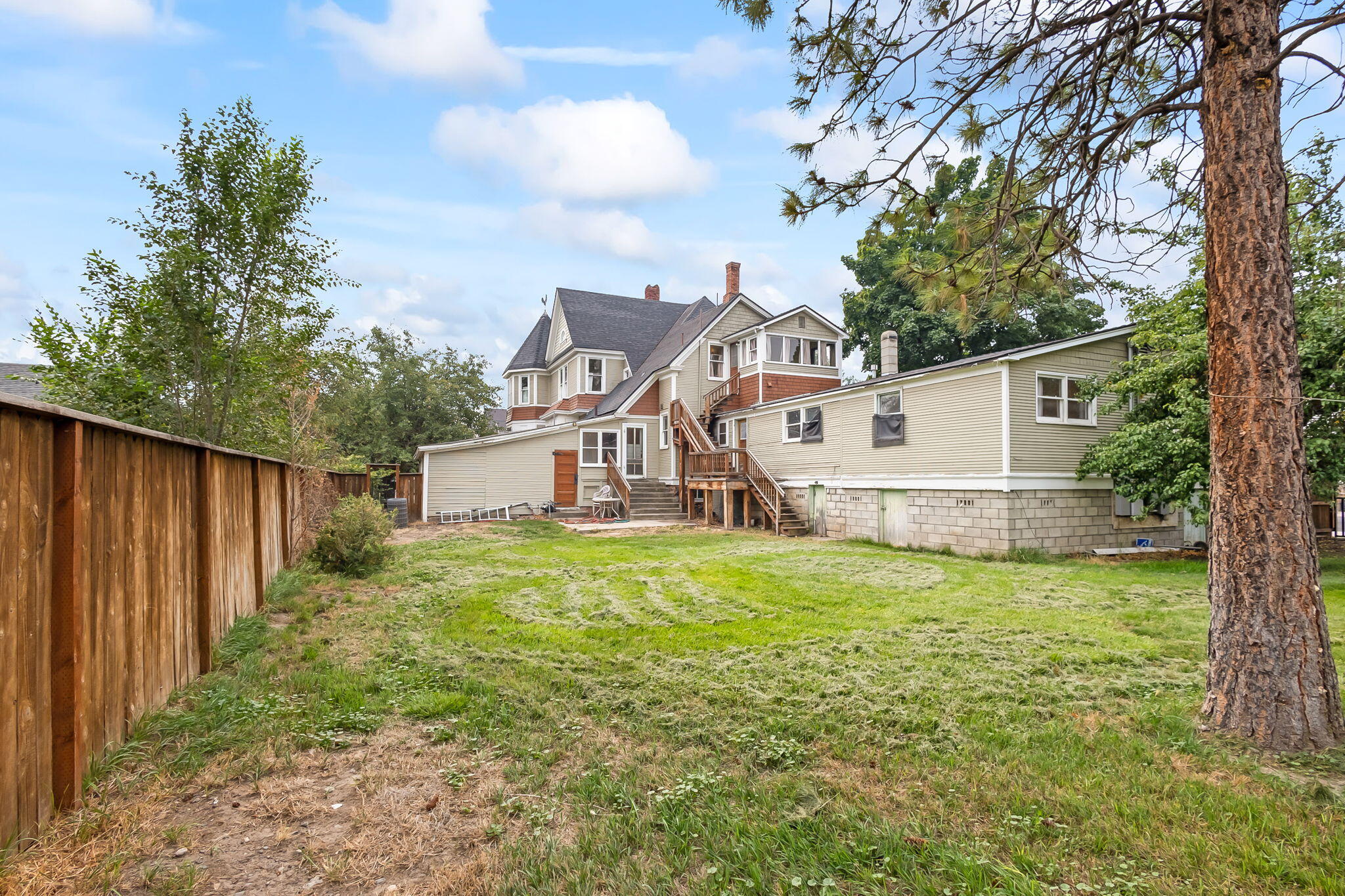 305 NE 7th Street