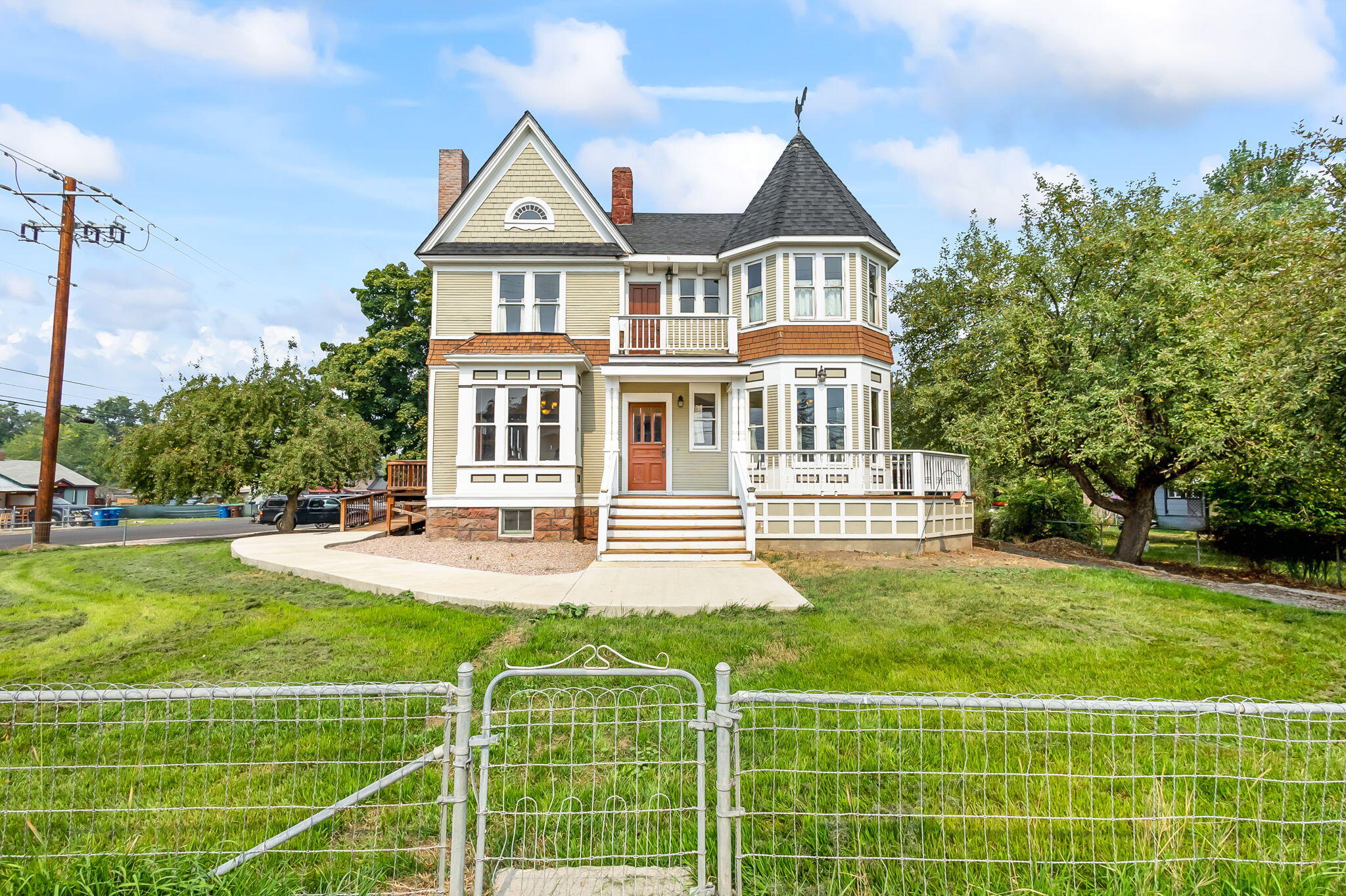 305 NE 7th Street