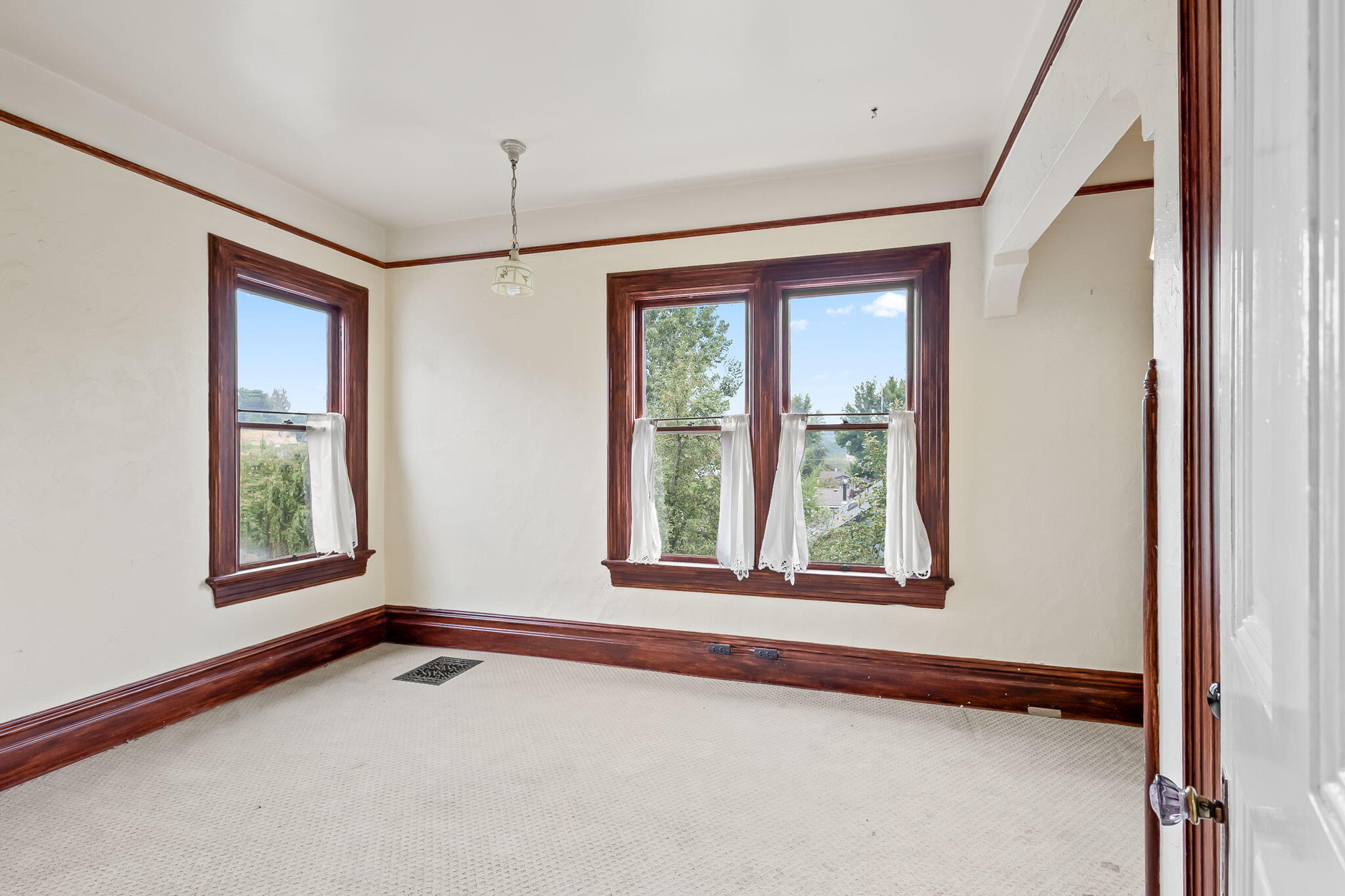 305 NE 7th Street