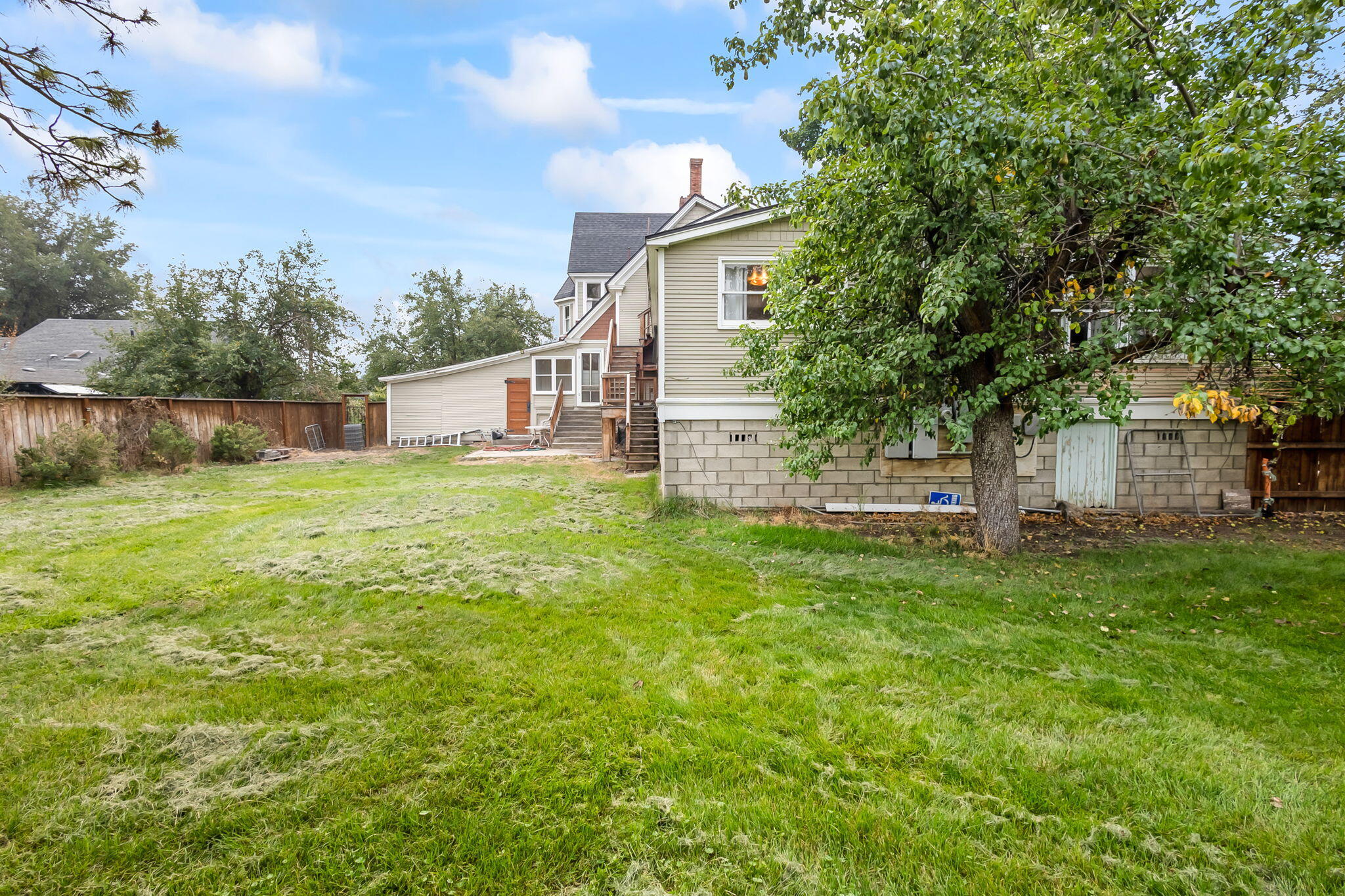 305 NE 7th Street