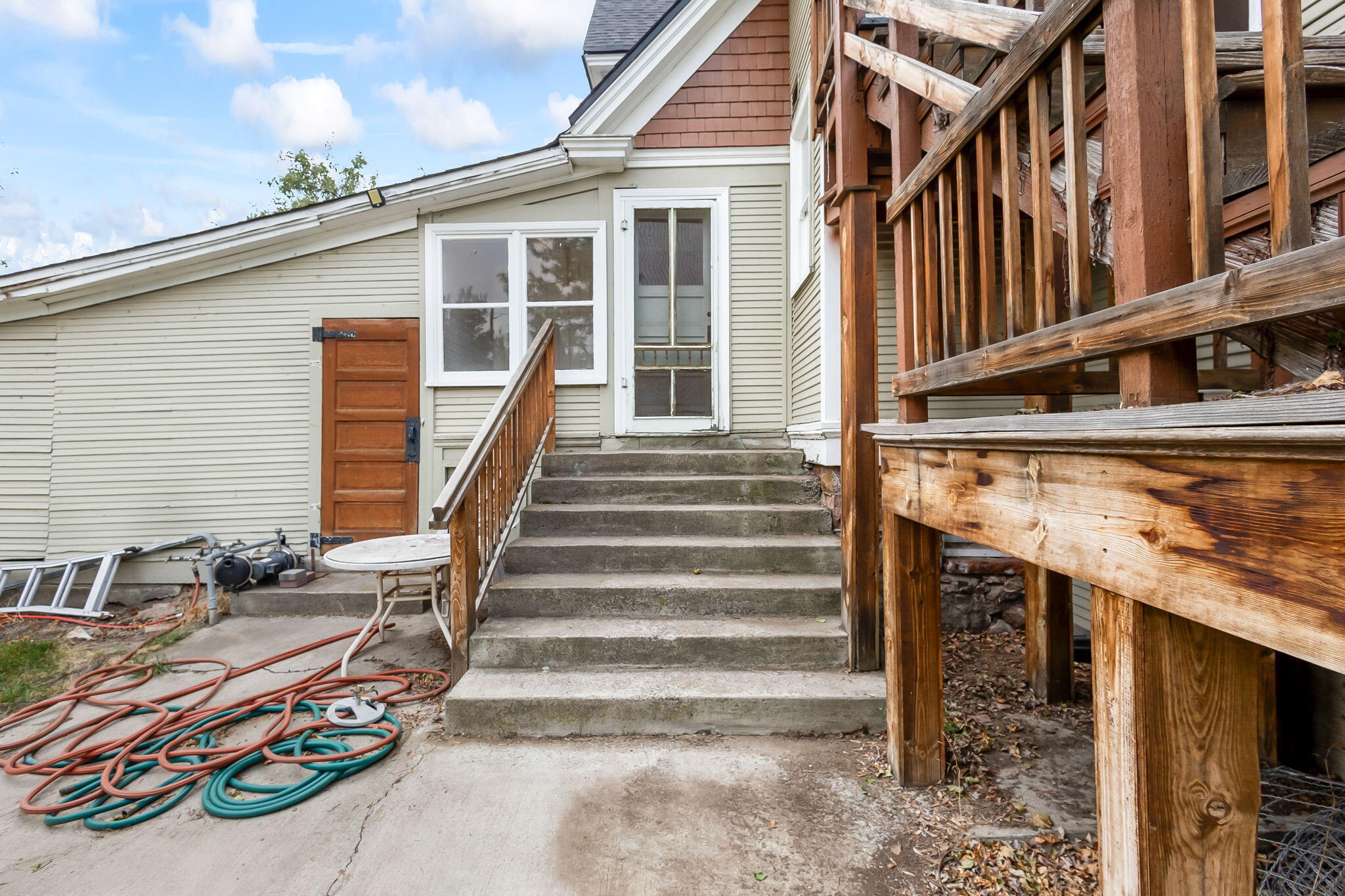 305 NE 7th Street