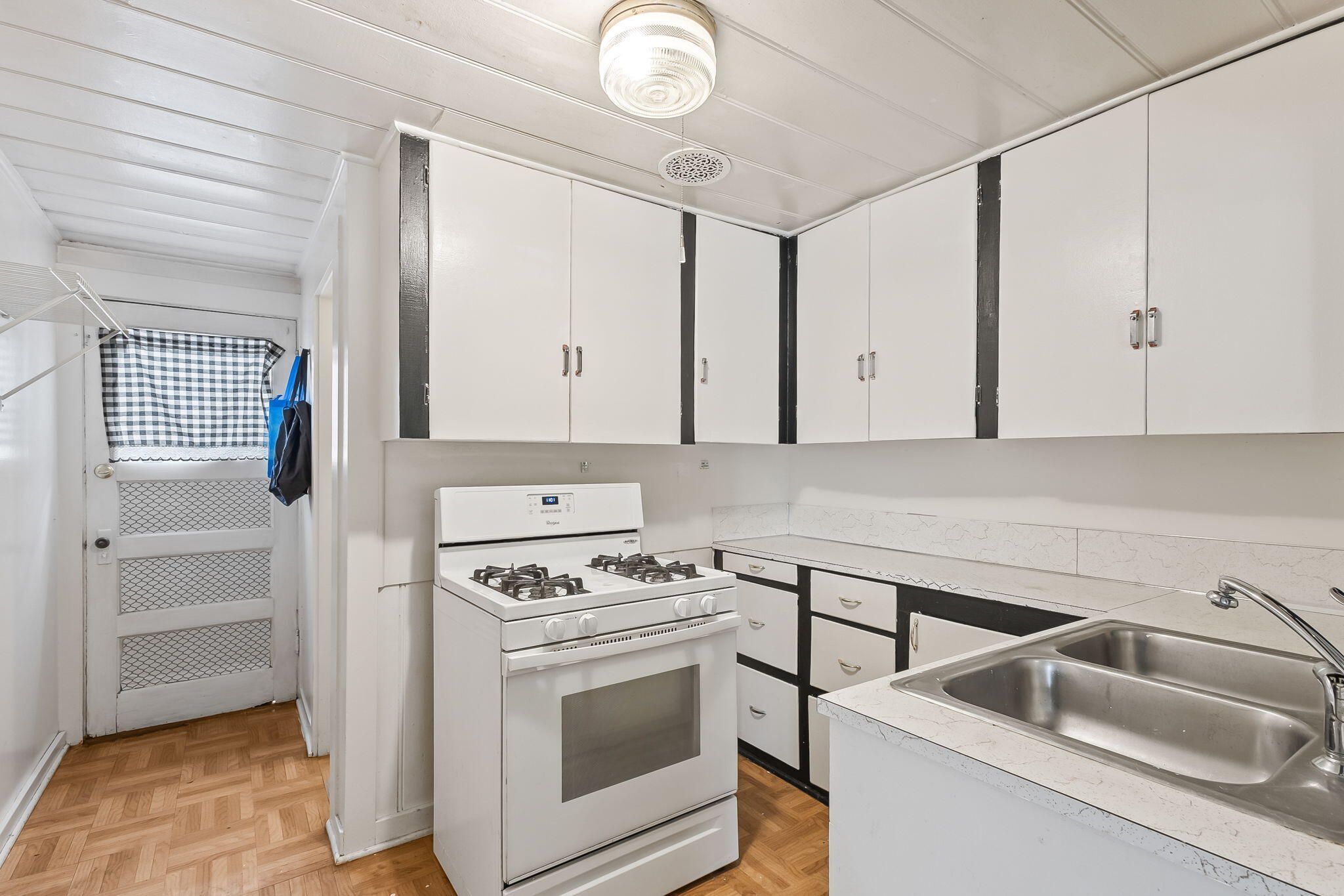 305 NE 7th Street