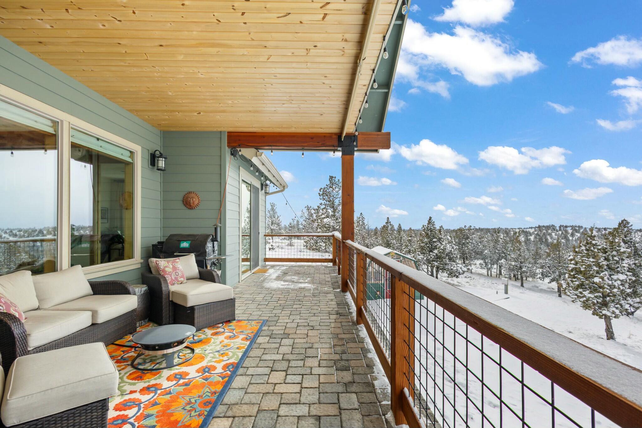 1215 SE Happy Trails Lane