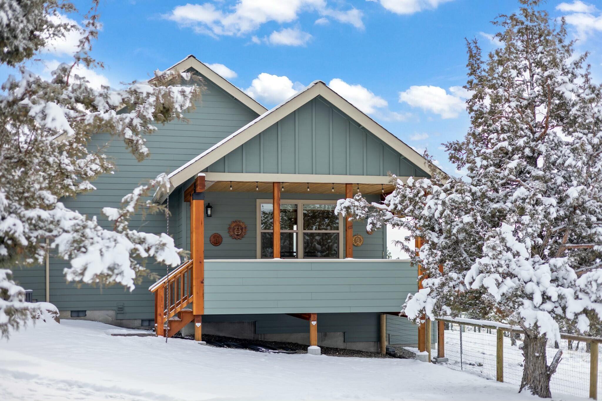 1215 SE Happy Trails Lane