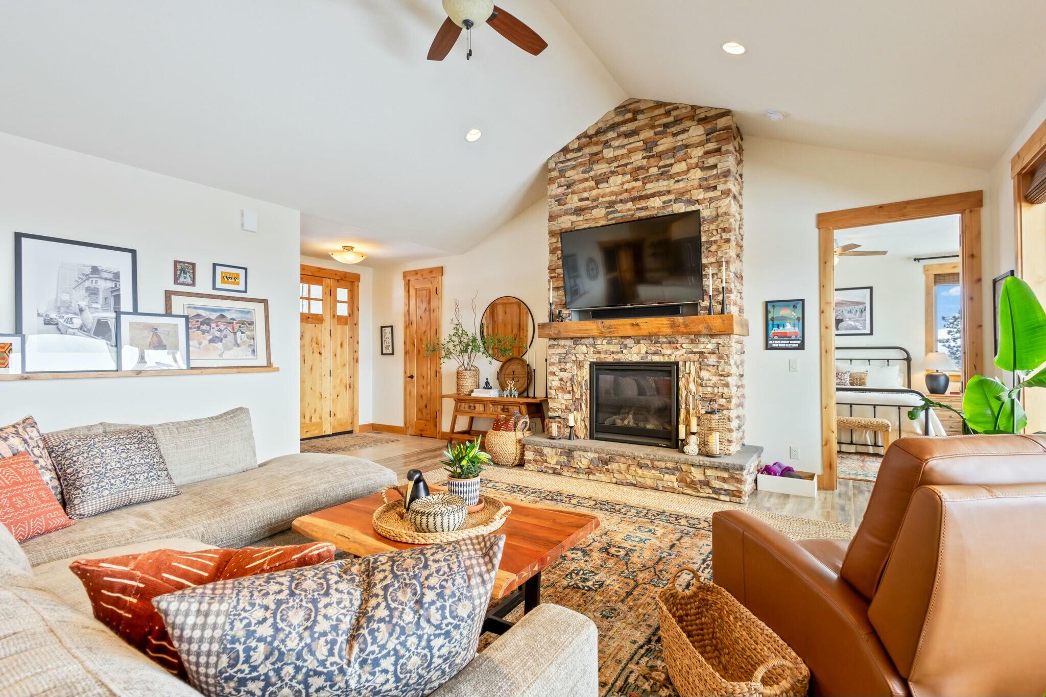 1215 SE Happy Trails Lane
