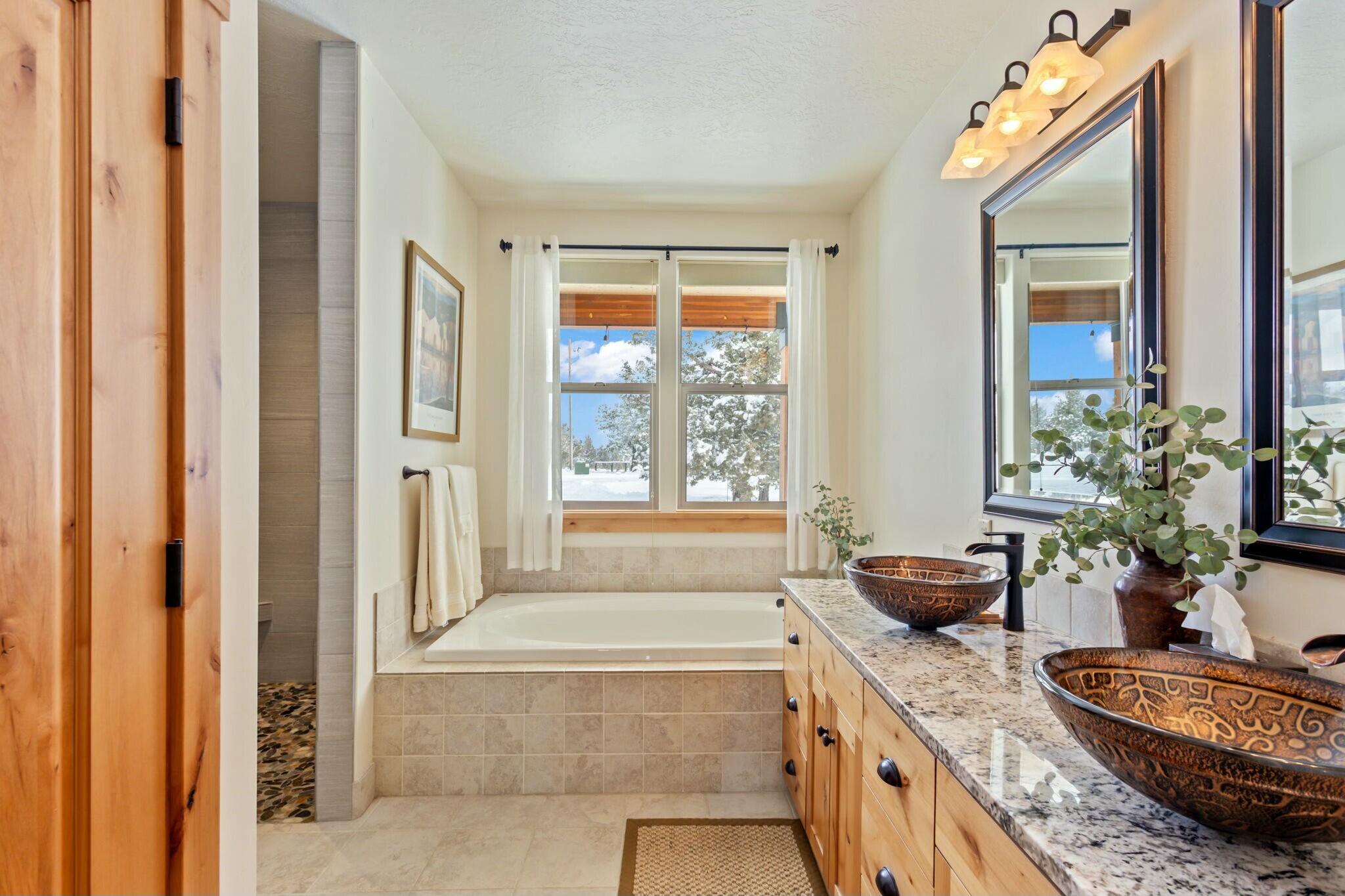 1215 SE Happy Trails Lane