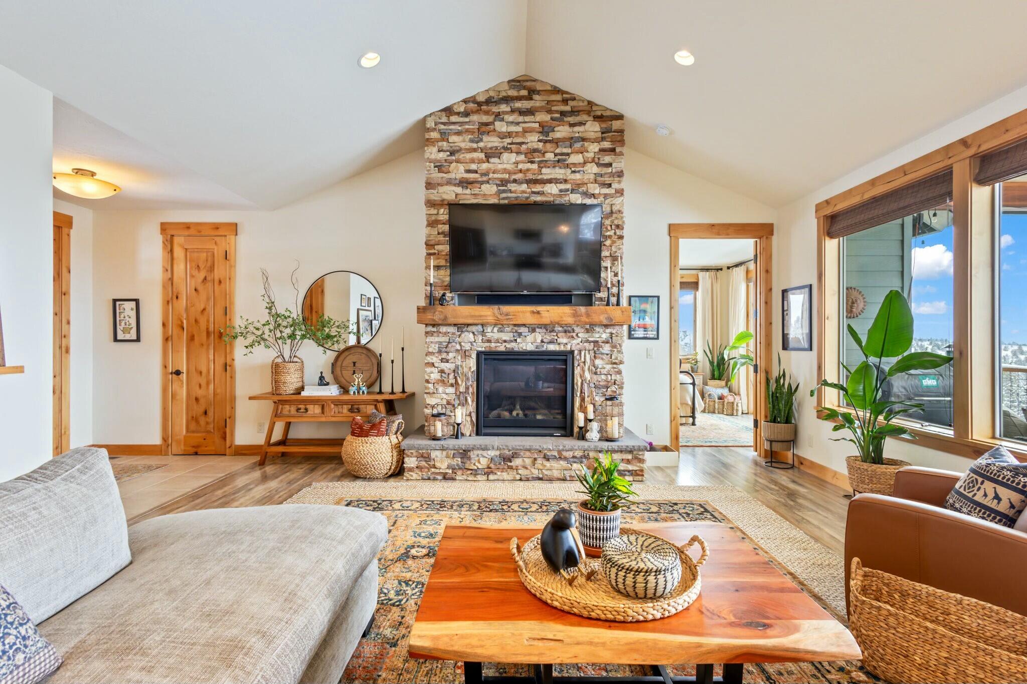 1215 SE Happy Trails Lane