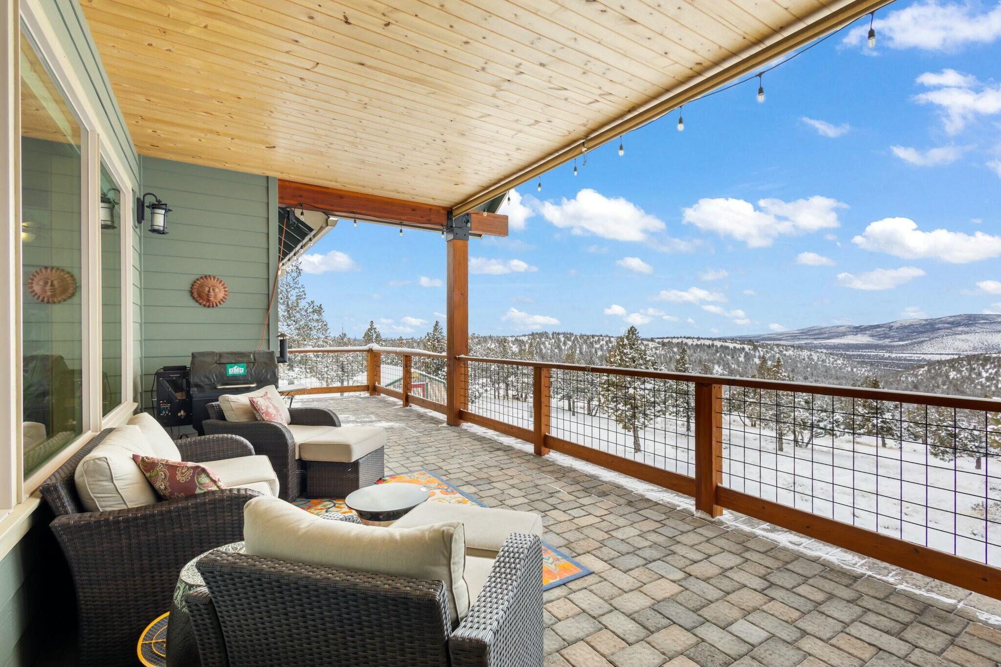 1215 SE Happy Trails Lane