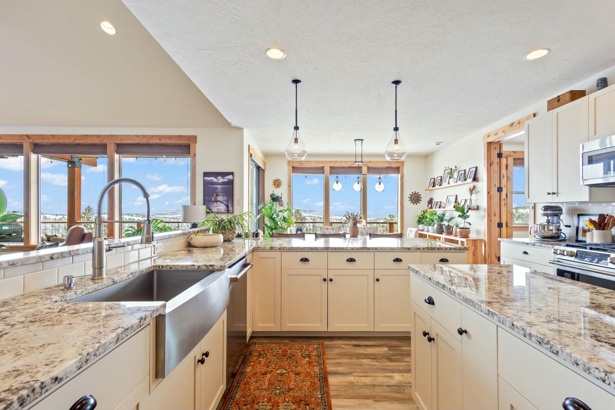 1215 SE Happy Trails Lane