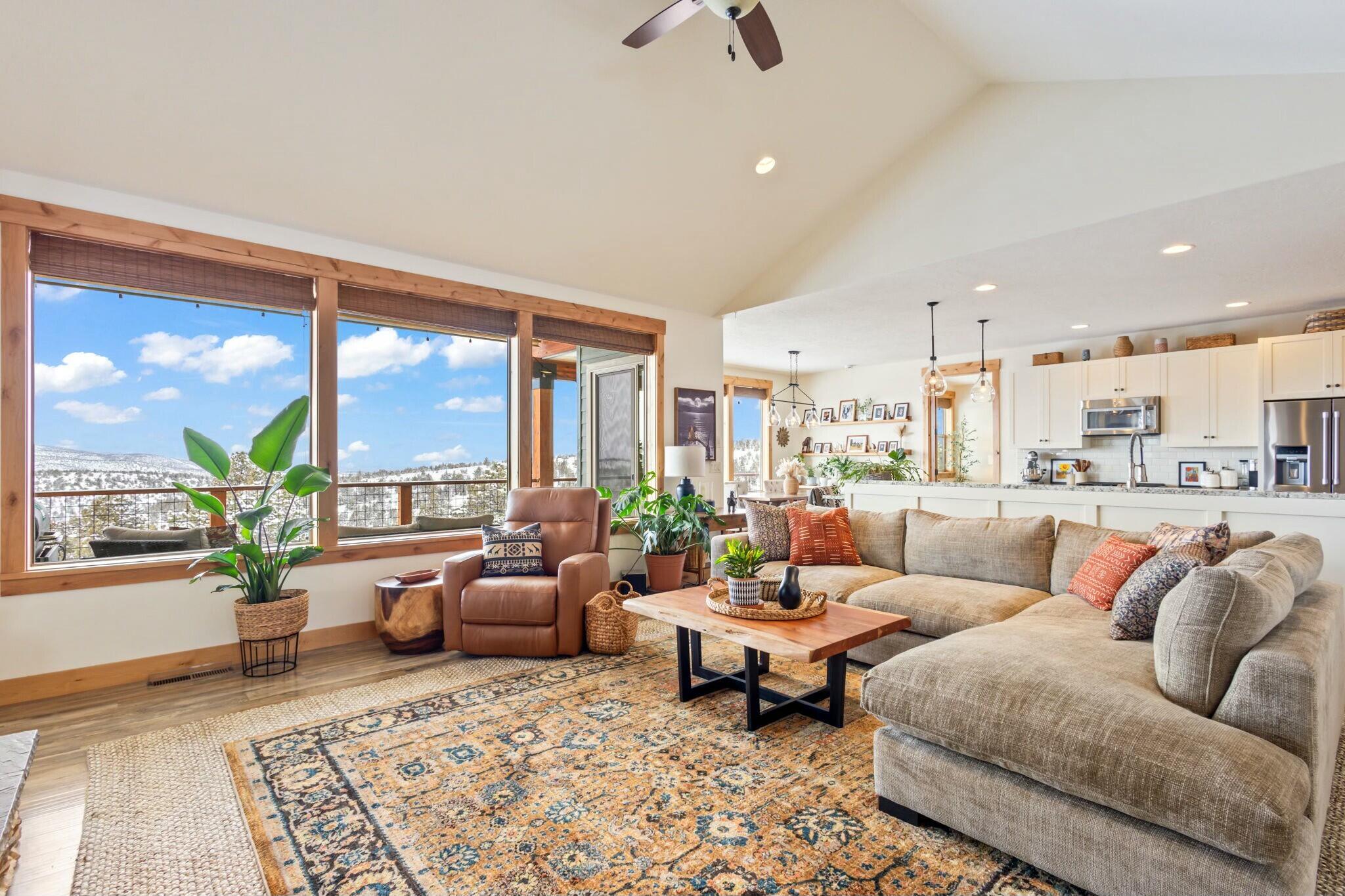 1215 SE Happy Trails Lane