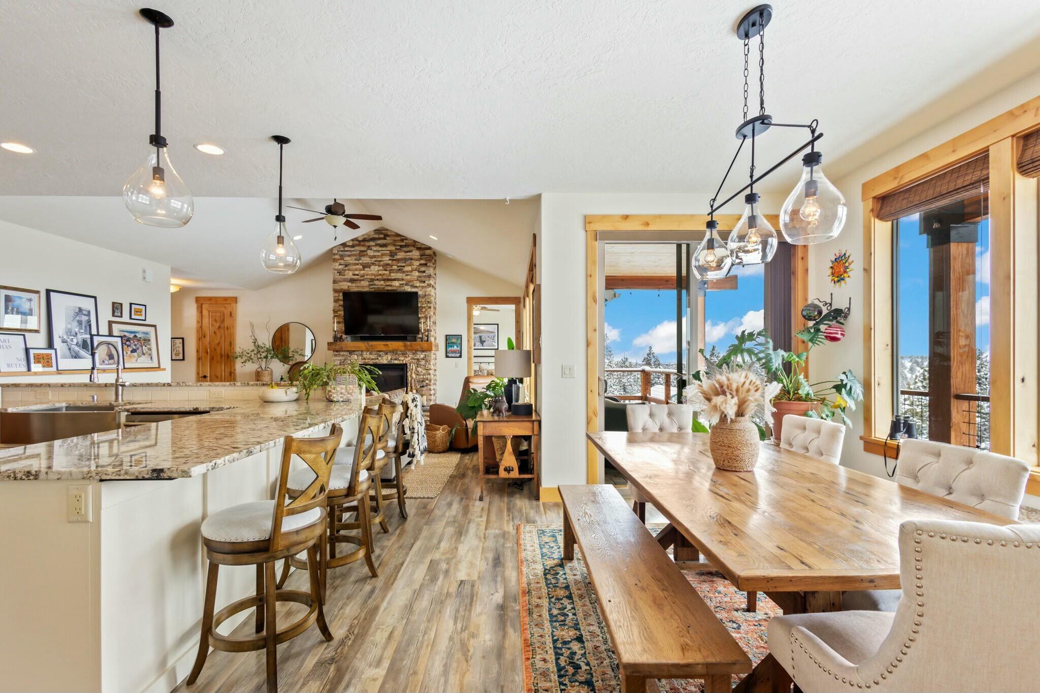 1215 SE Happy Trails Lane