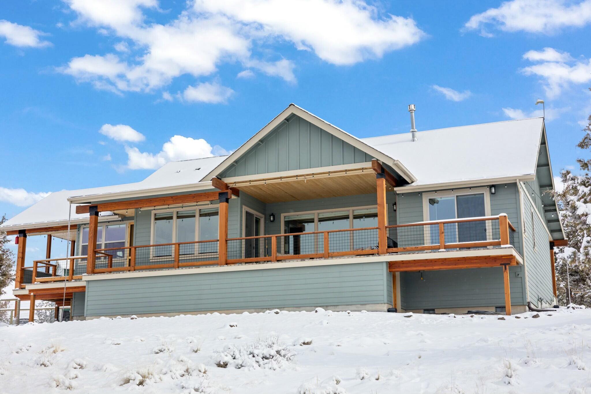 1215 SE Happy Trails Lane