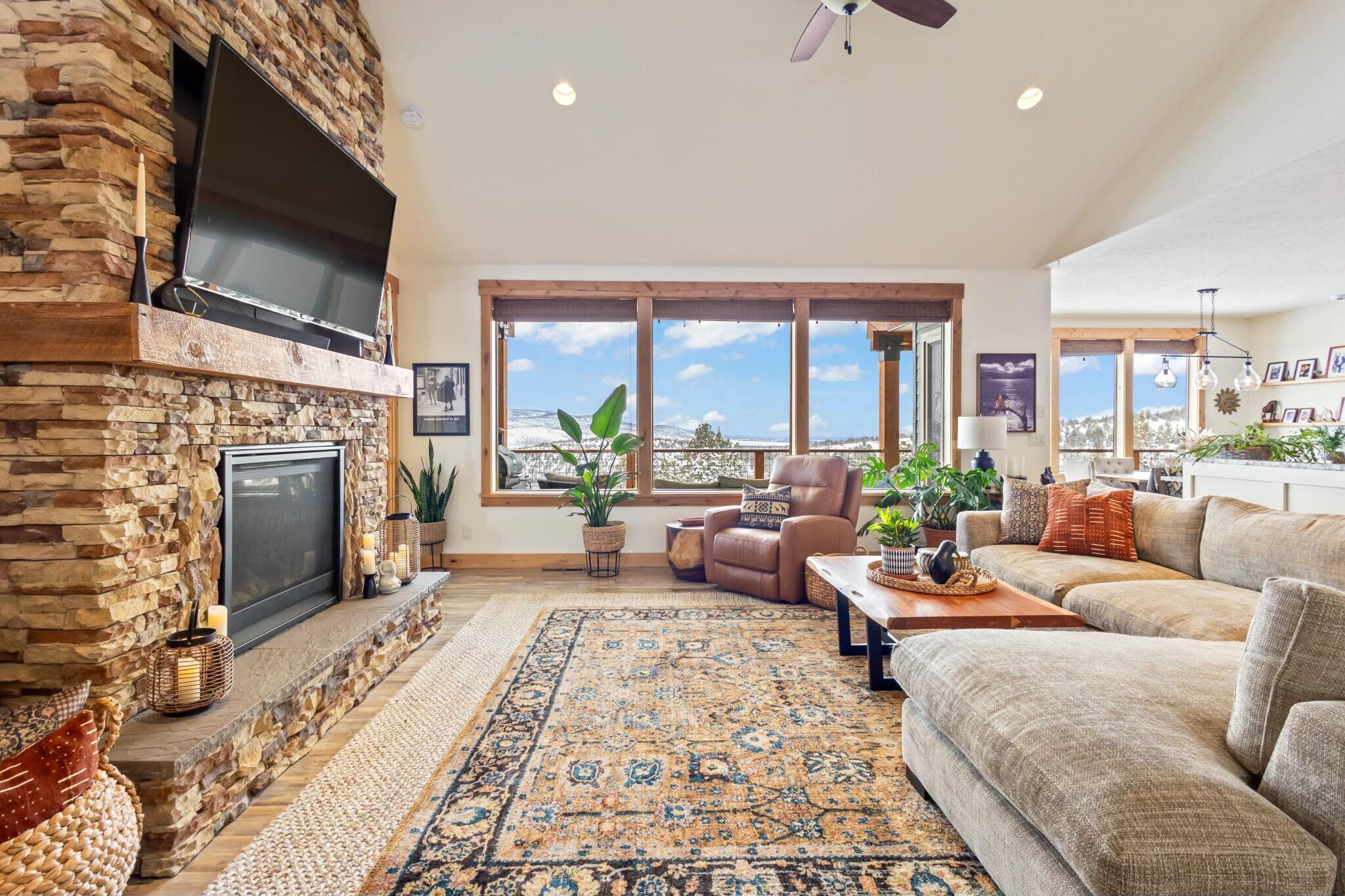 1215 SE Happy Trails Lane