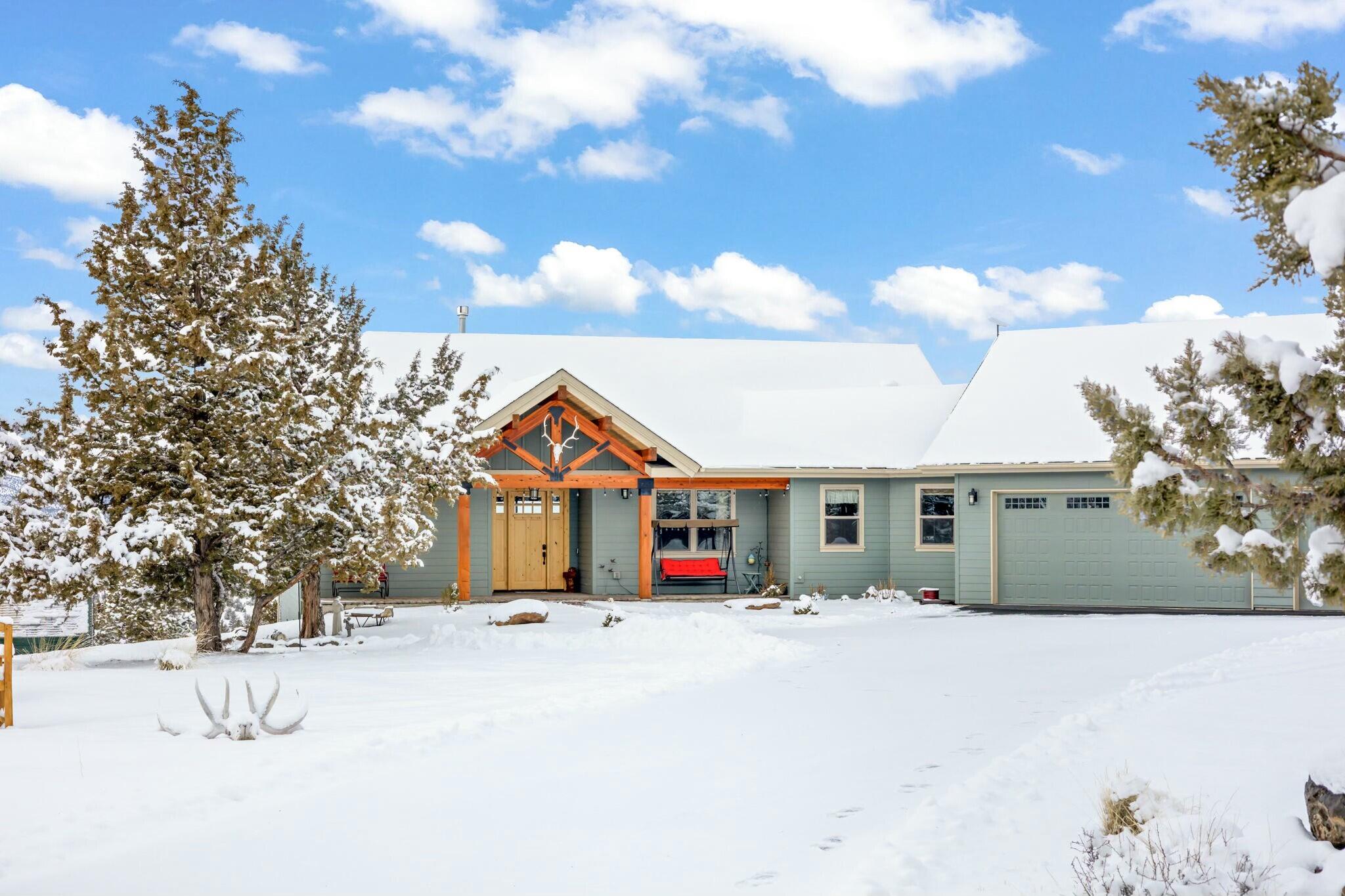 1215 SE Happy Trails Lane
