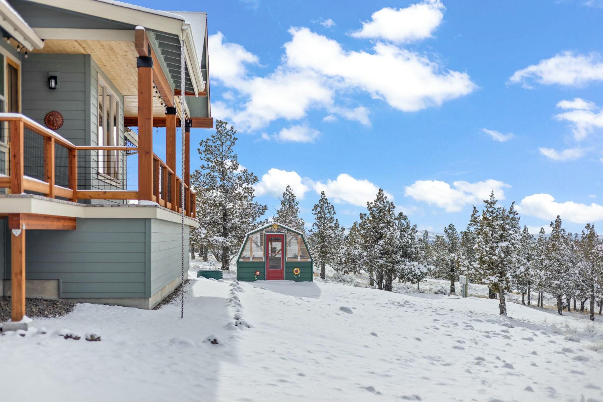 1215 SE Happy Trails Lane