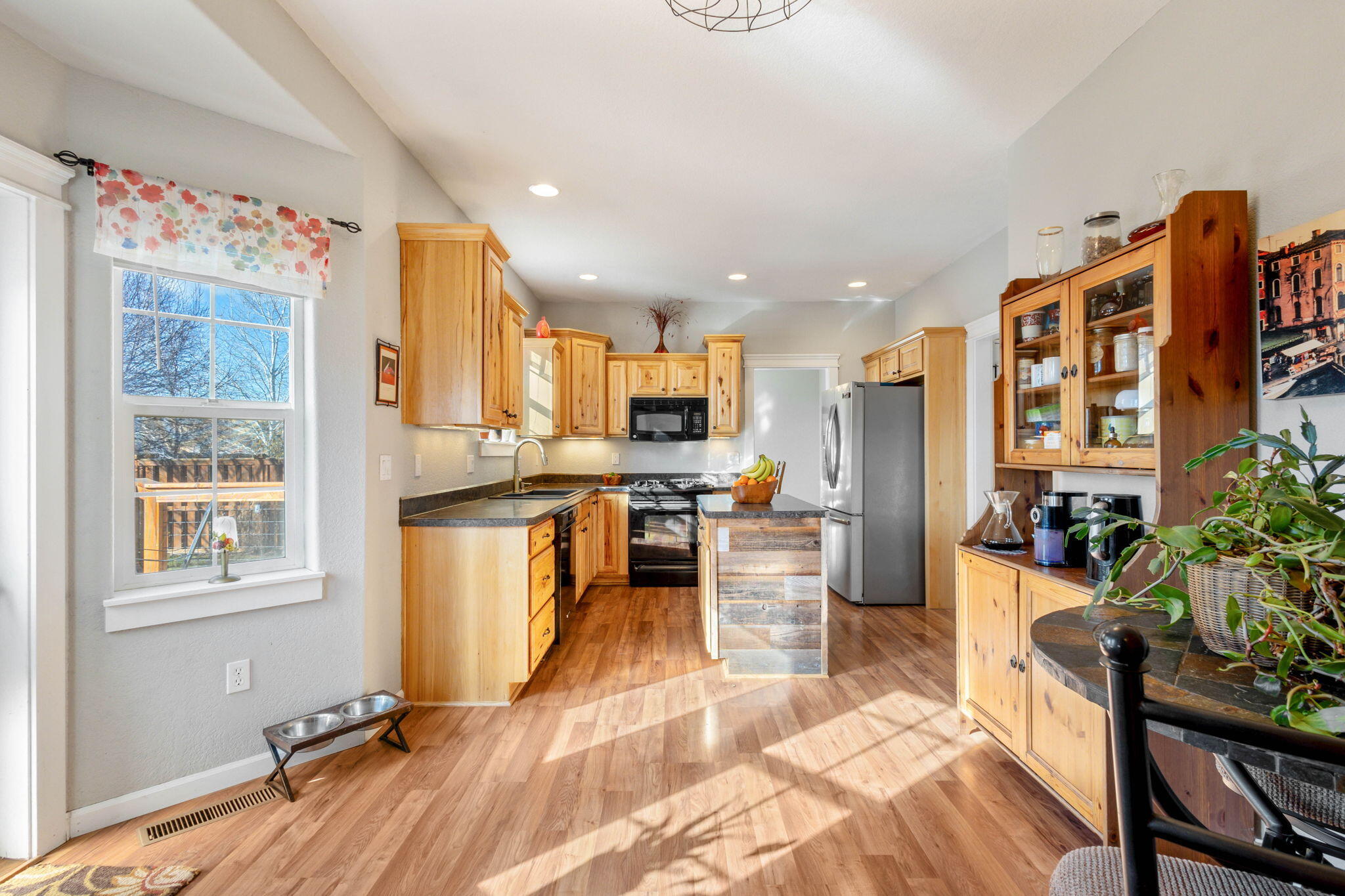 379 SE Pioneer Drive