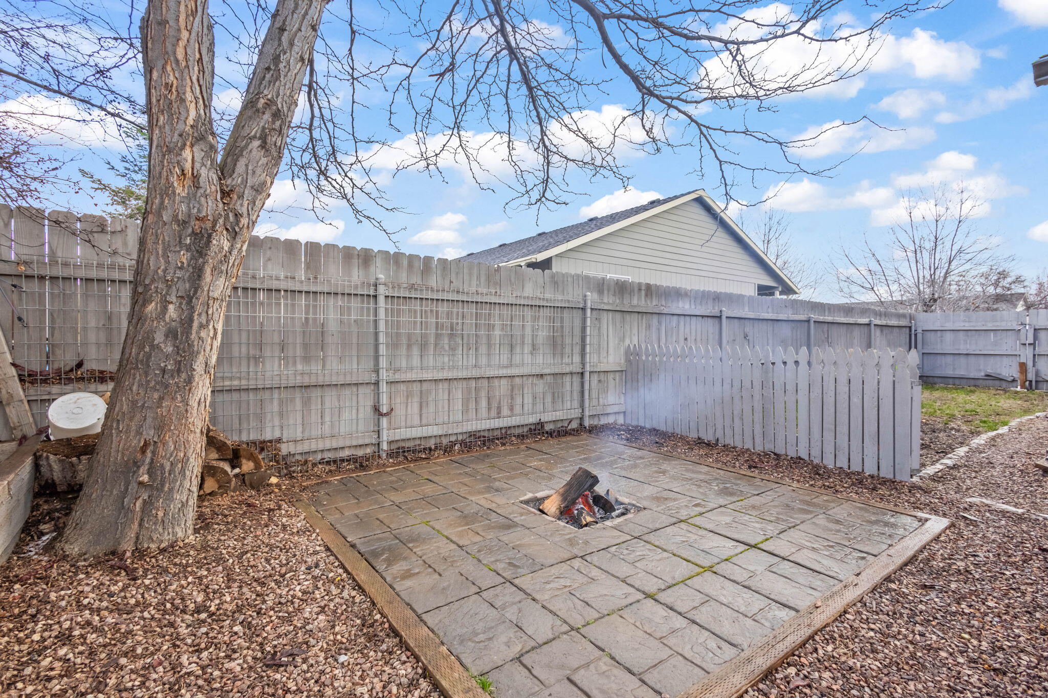 903 NE Snowberry Street