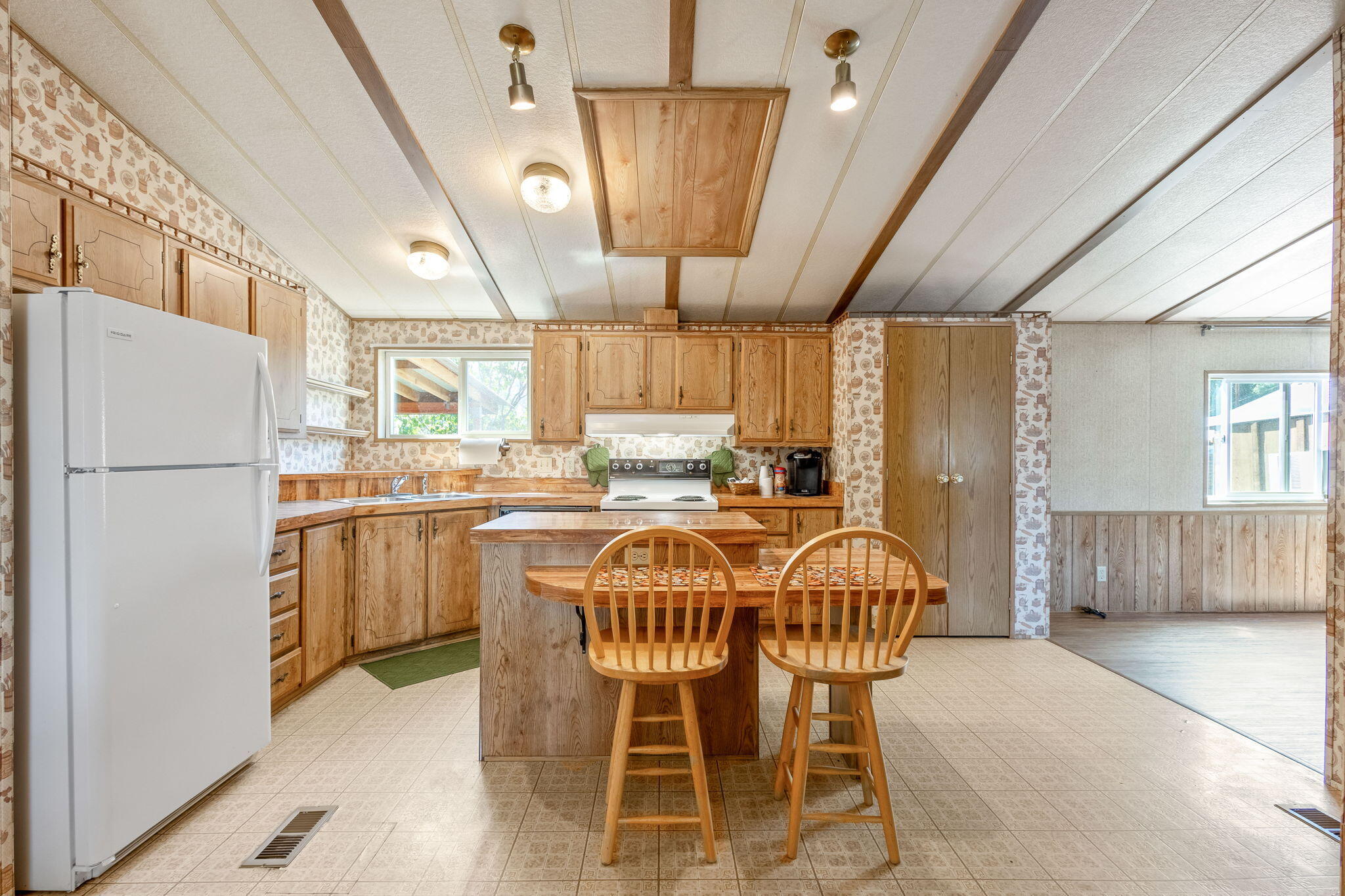 3844 NE Butte Lane