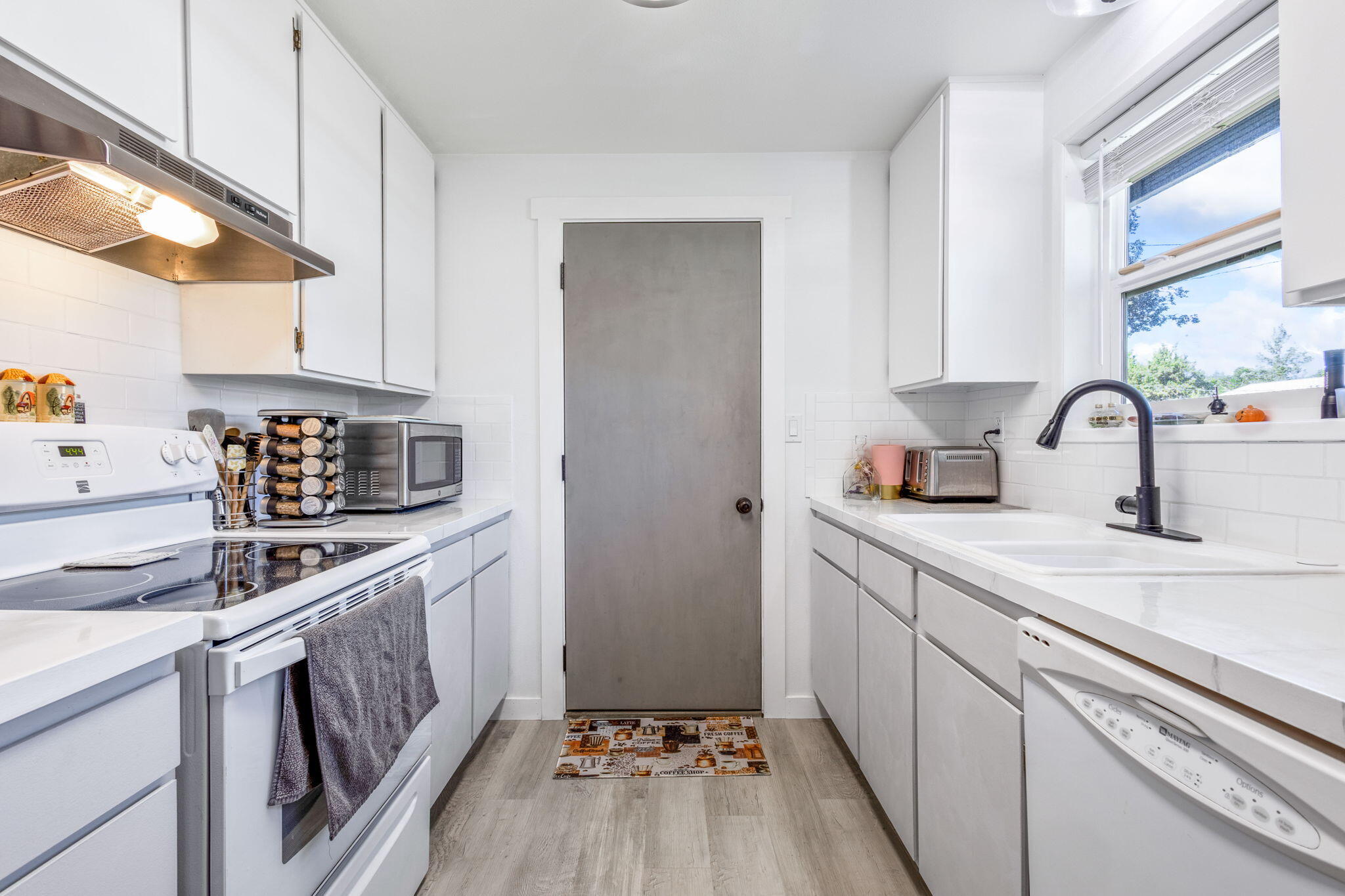 216 NE 9th Street