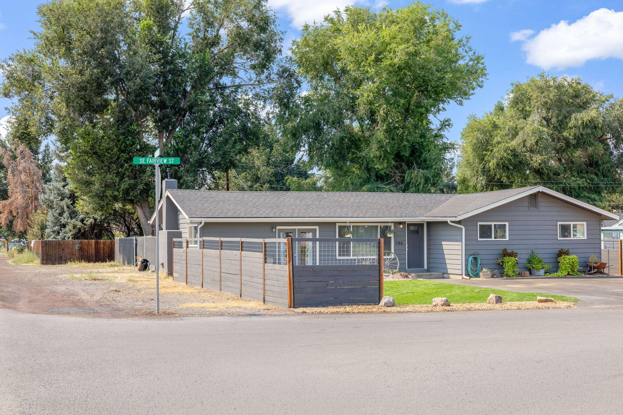 795 SE Fairview Street