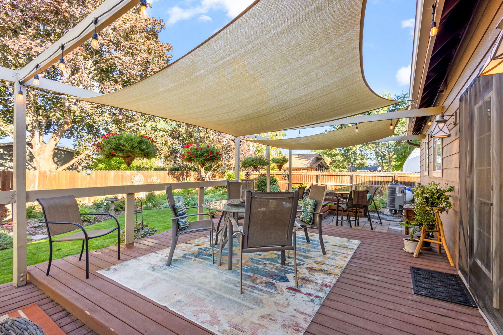 391 NE Marmot Lane