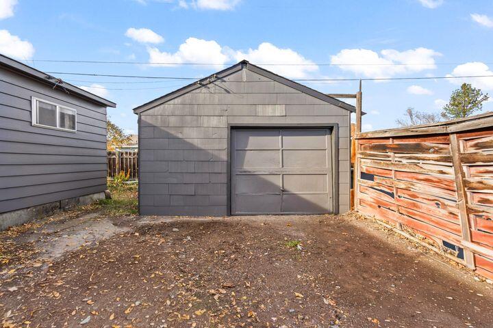 303 SW Deer Street