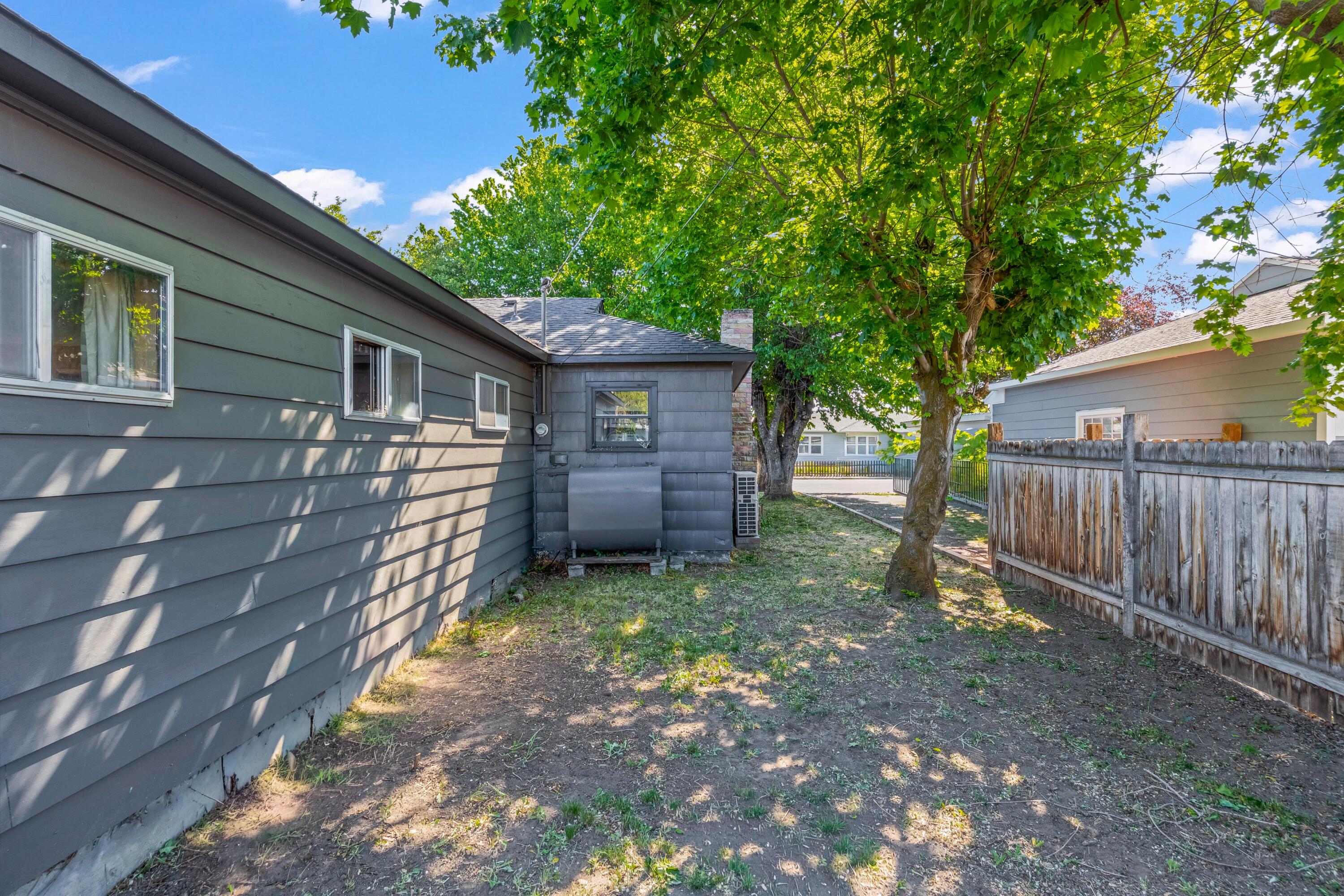 303 SW Deer Street