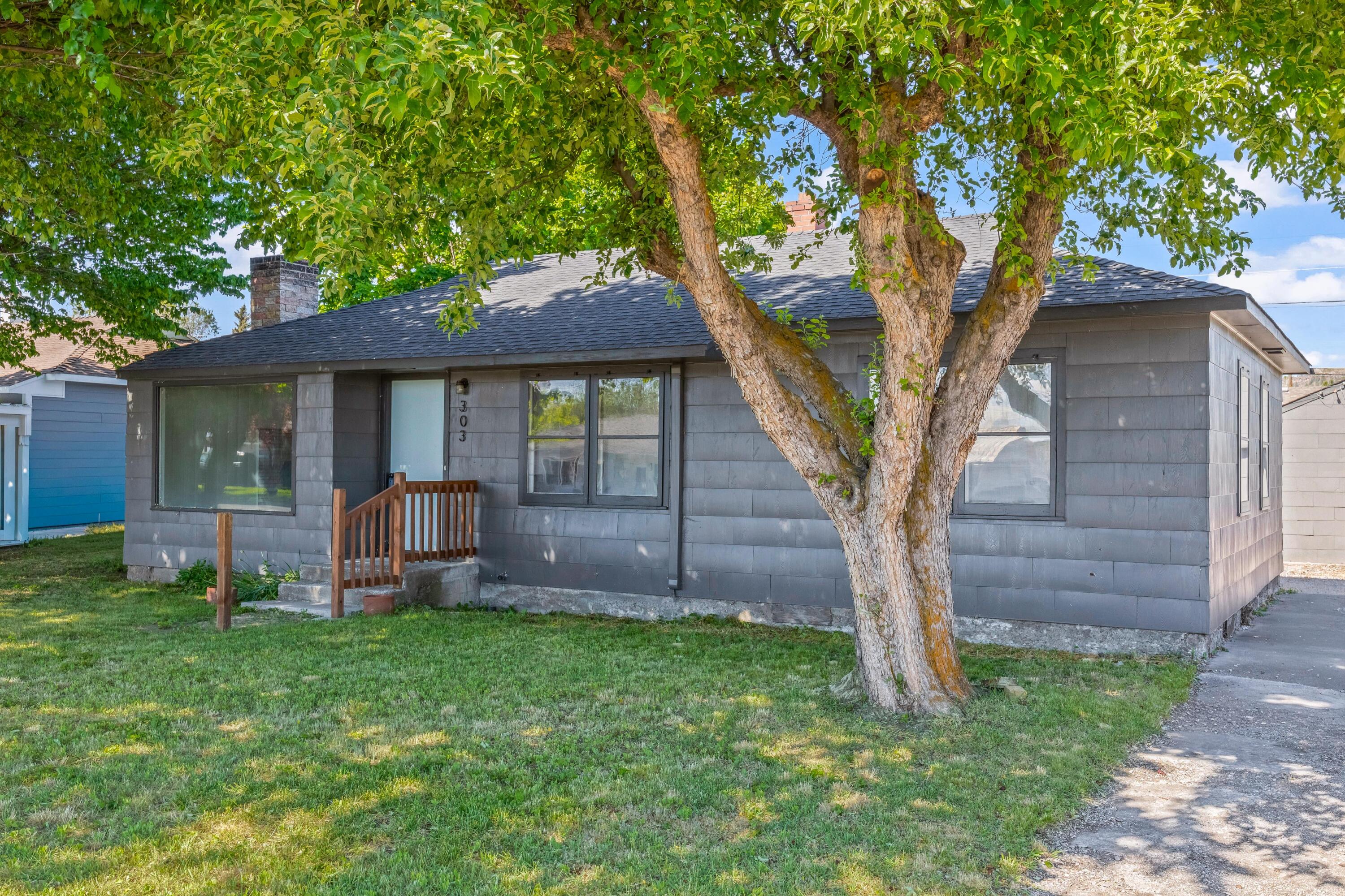 303 SW Deer Street