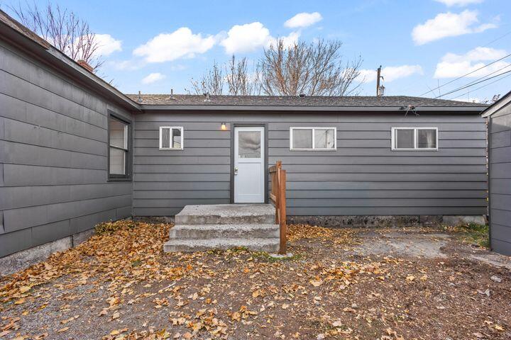 303 SW Deer Street