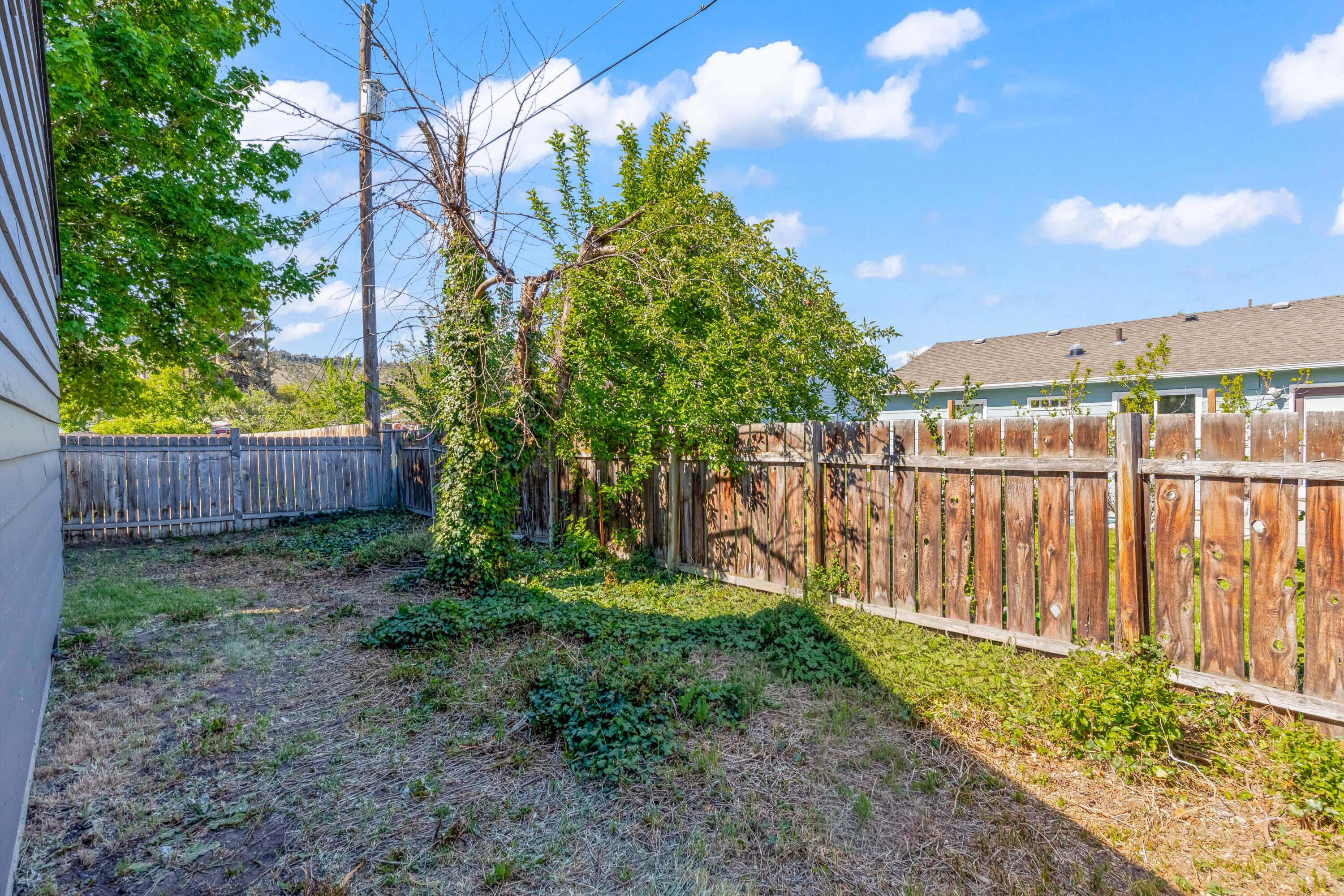 303 SW Deer Street