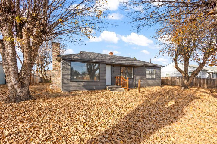 303 SW Deer Street