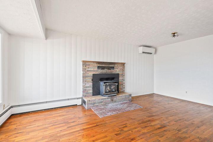 303 SW Deer Street