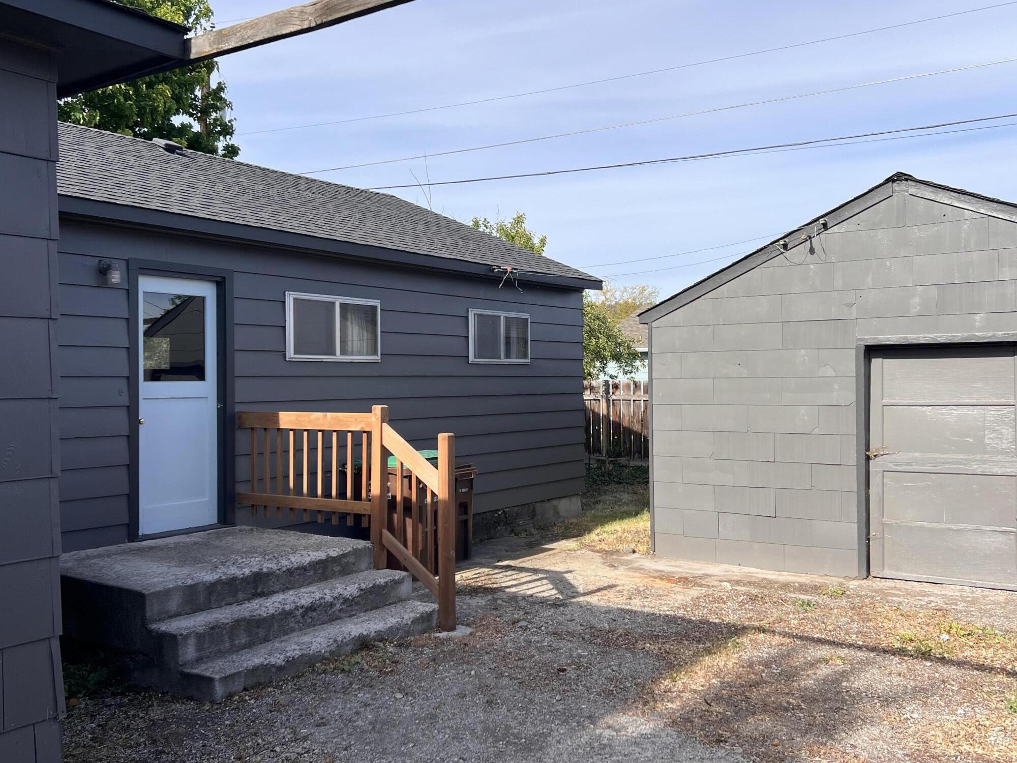 303 SW Deer Street