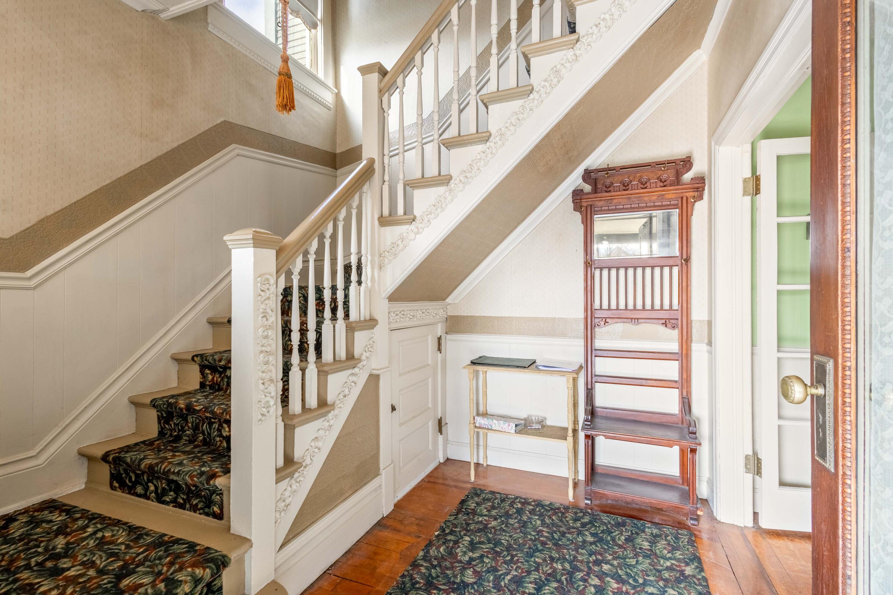 305 W 1st Street