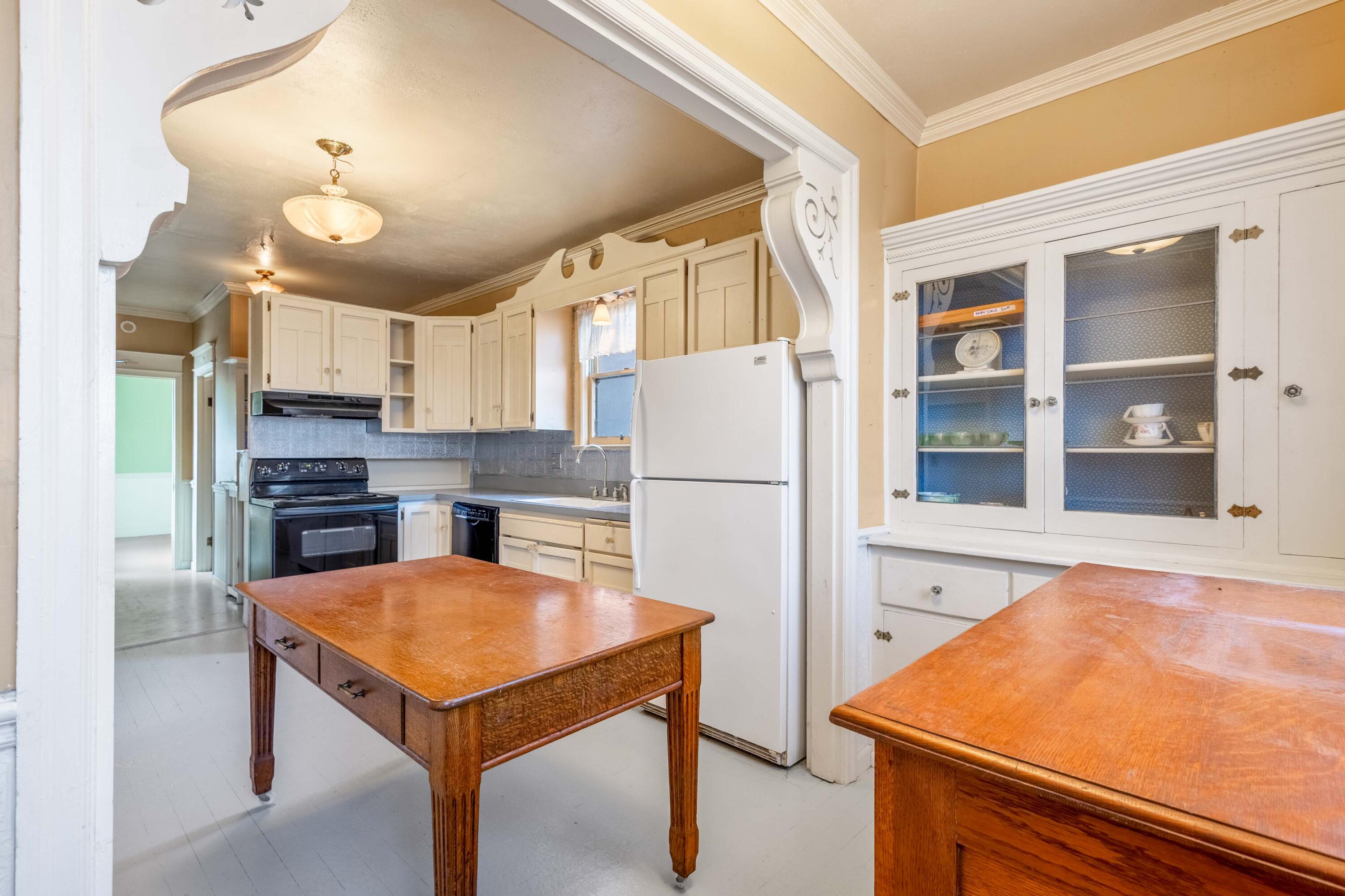 305 W 1st Street