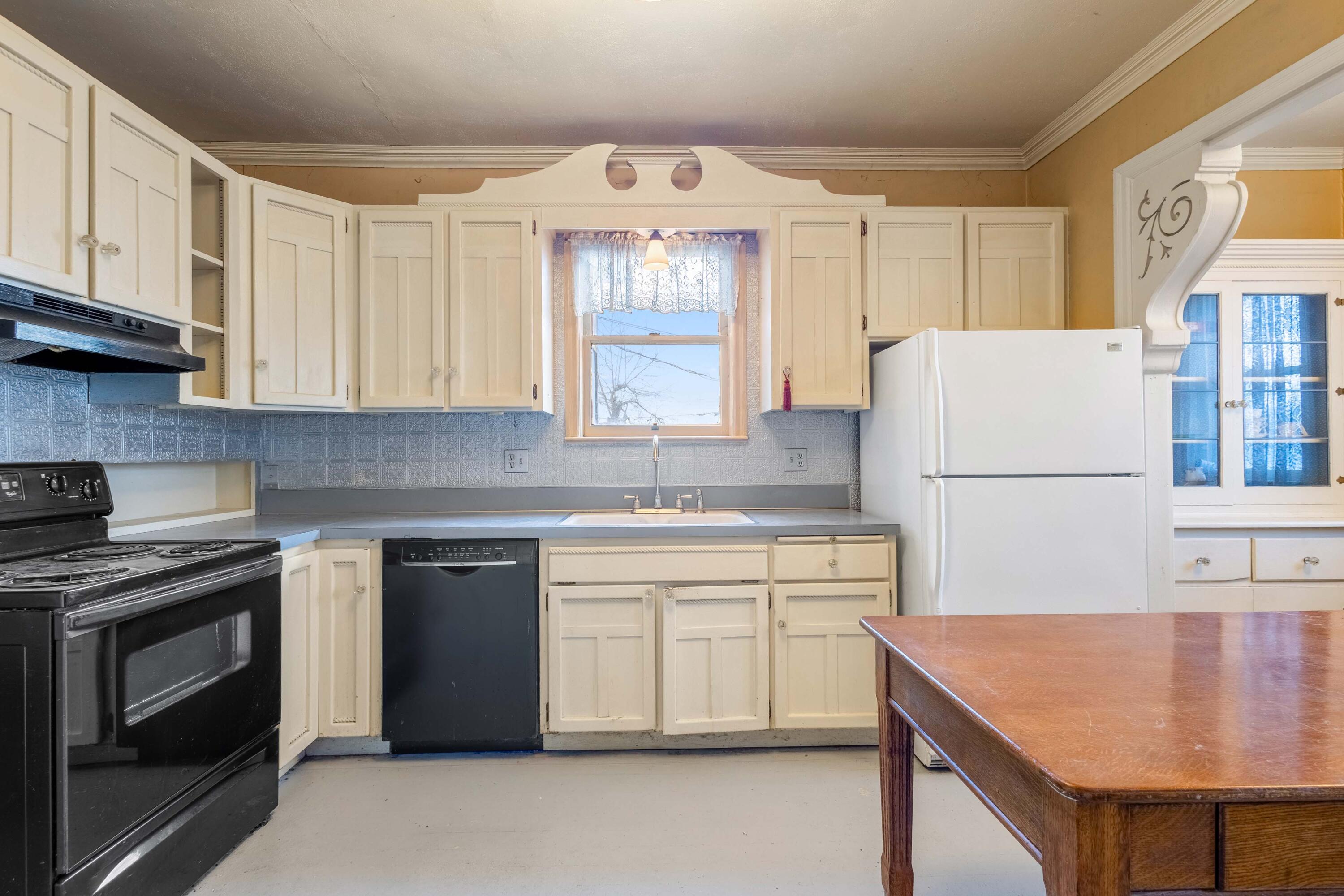 305 W 1st Street