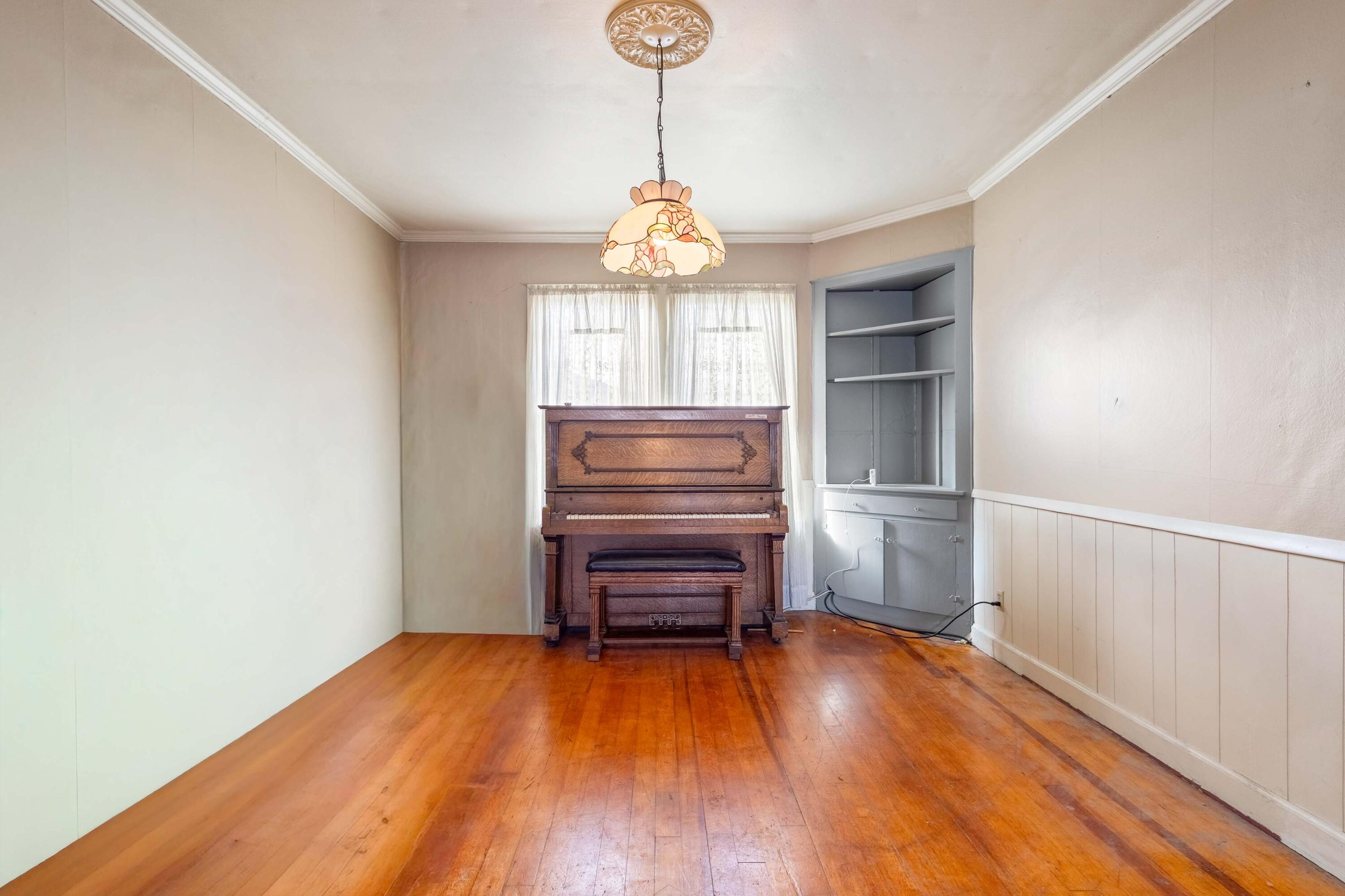 305 W 1st Street