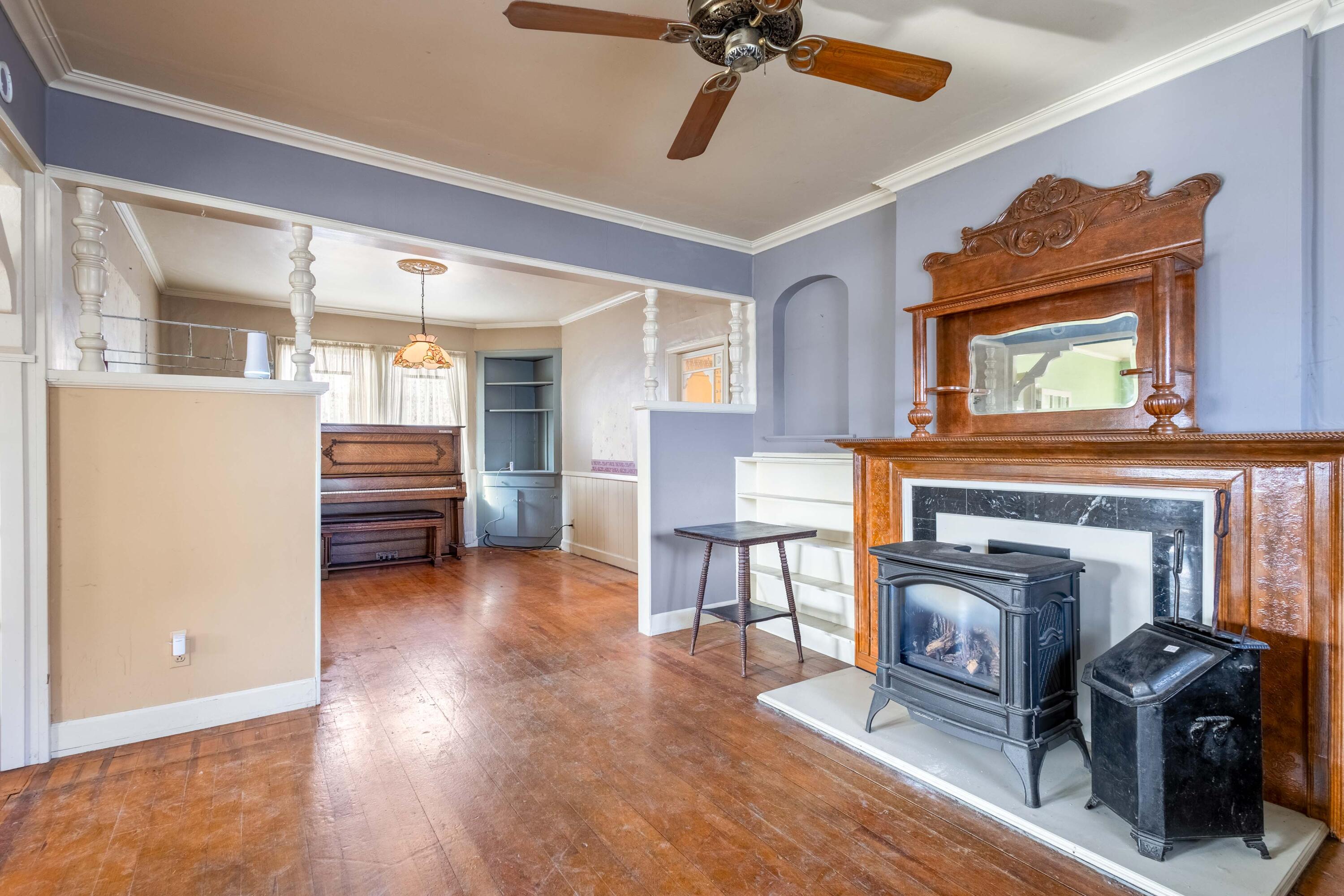 305 W 1st Street