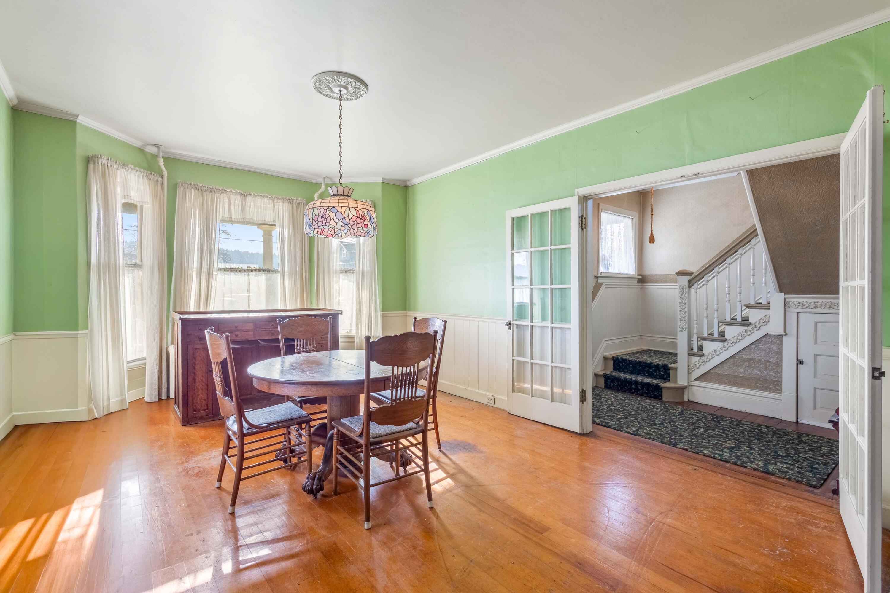 305 W 1st Street