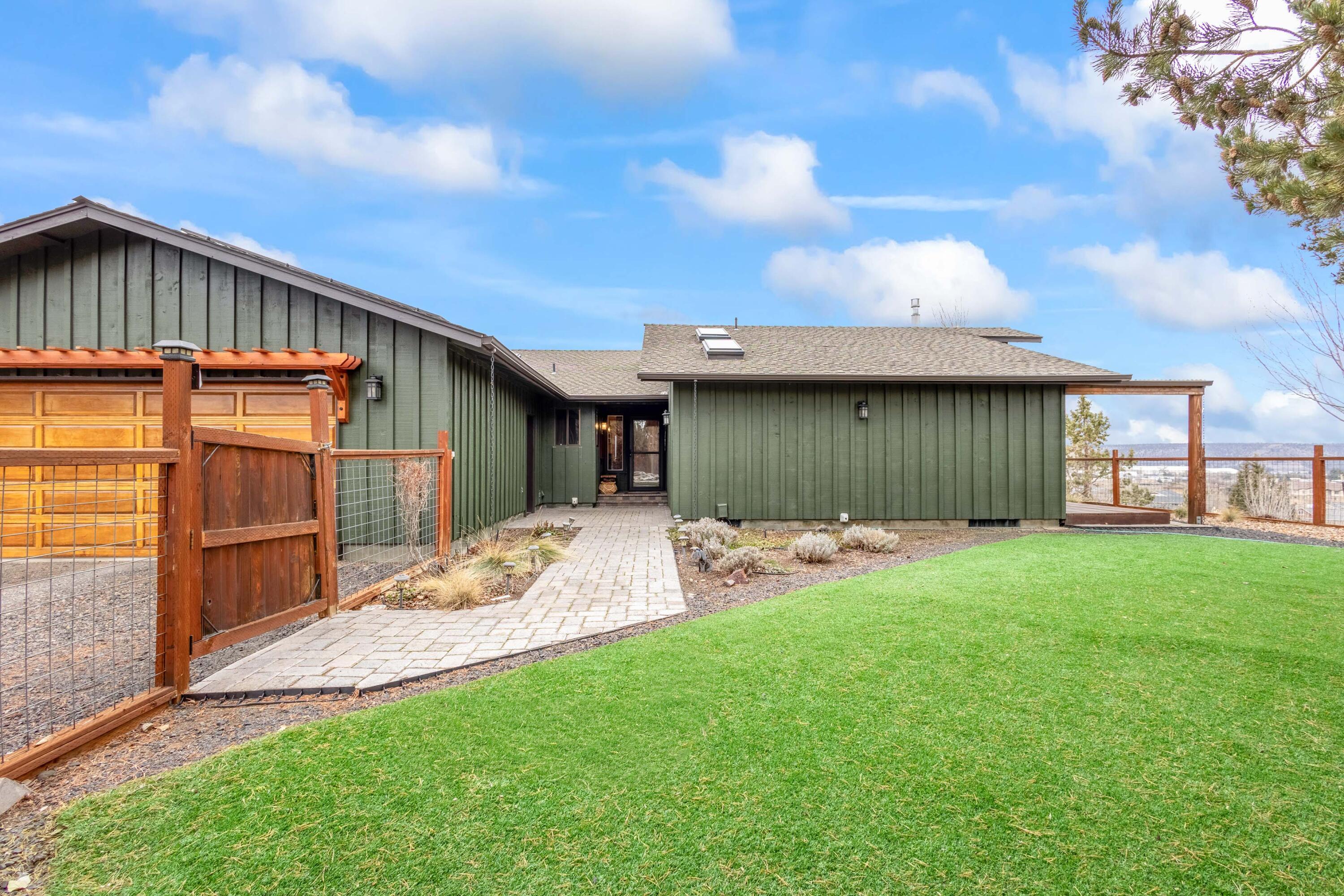 2603 NE Meadowcrest Drive