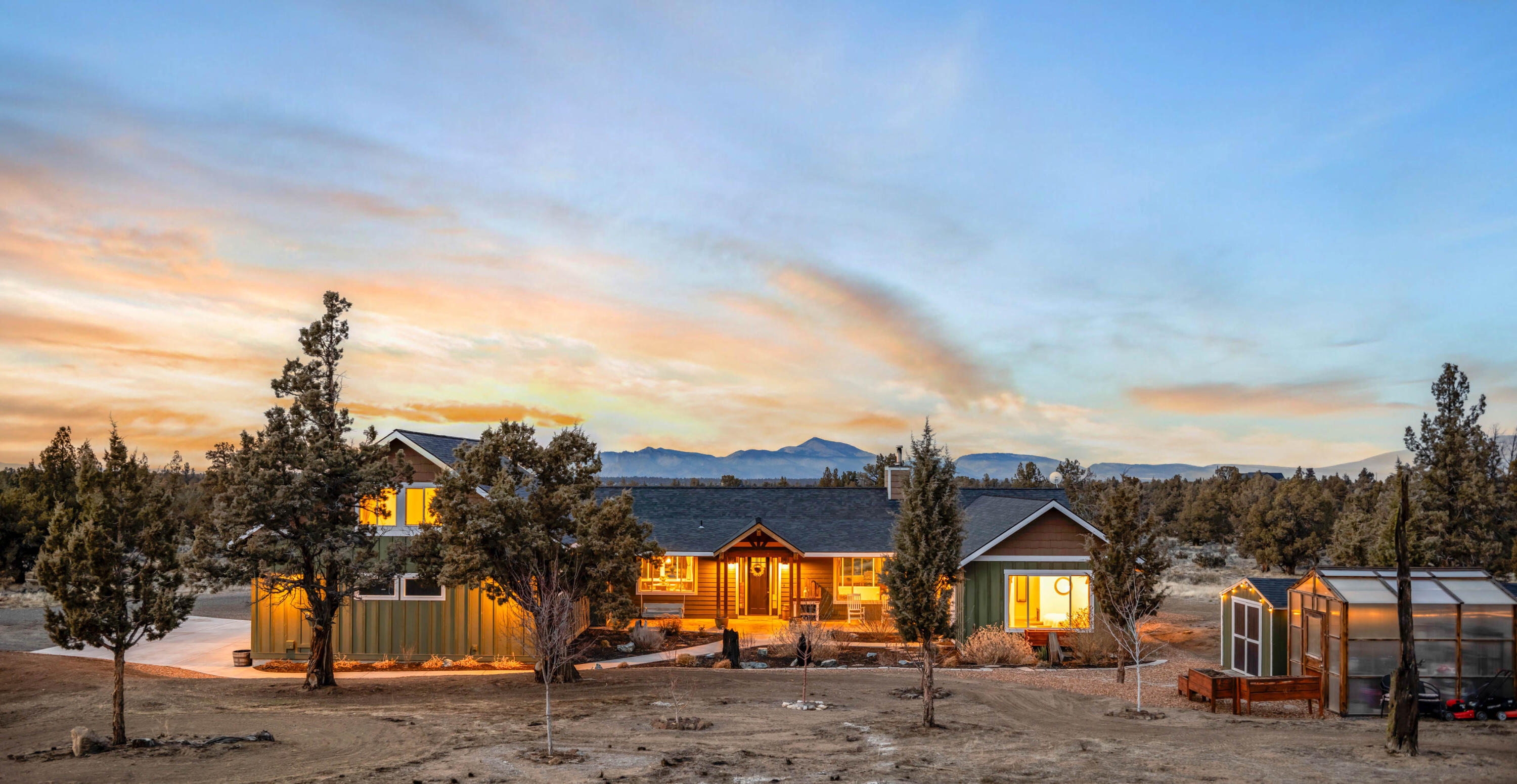 18385 SW Mount Adams Loop