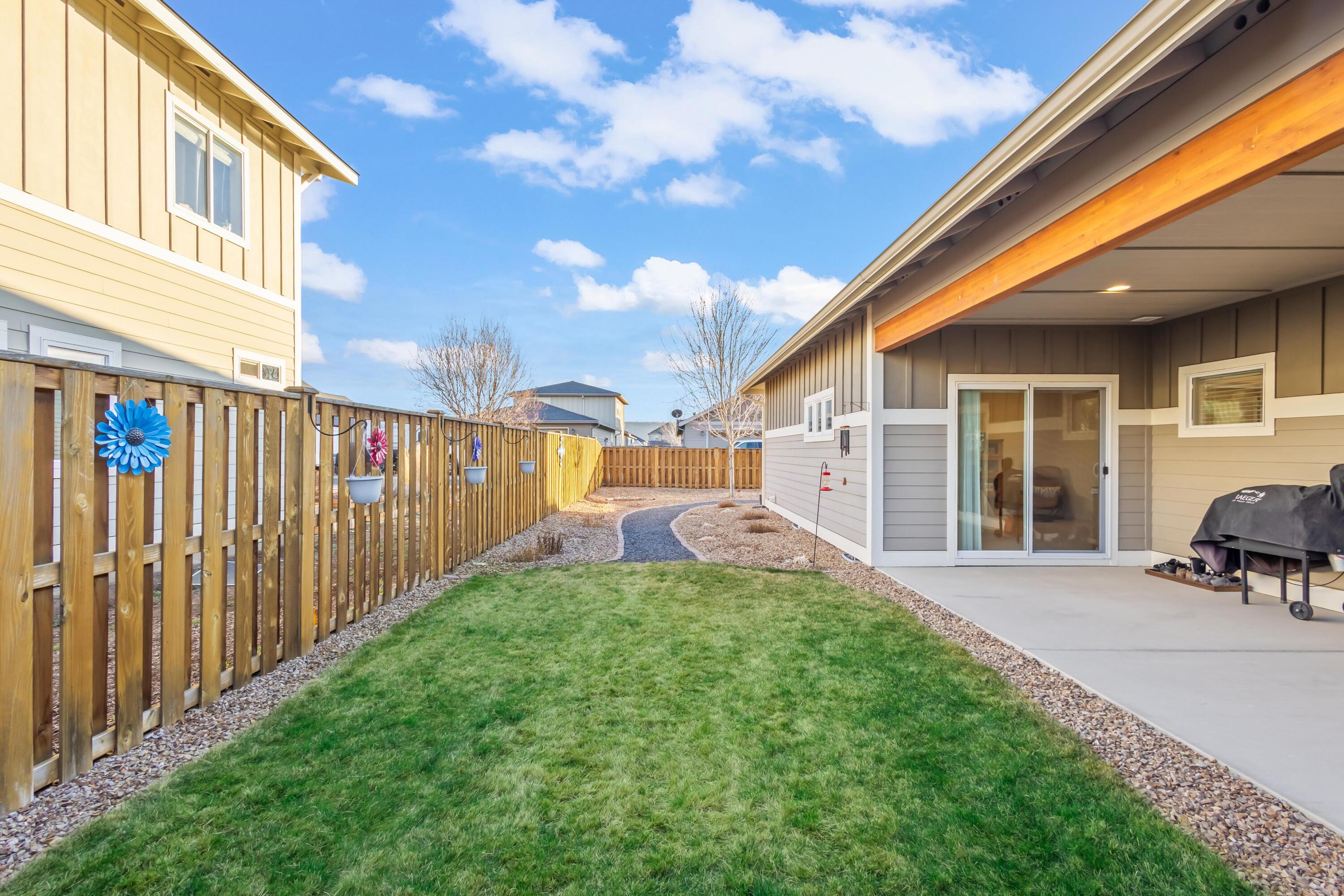 742 NE Union Loop