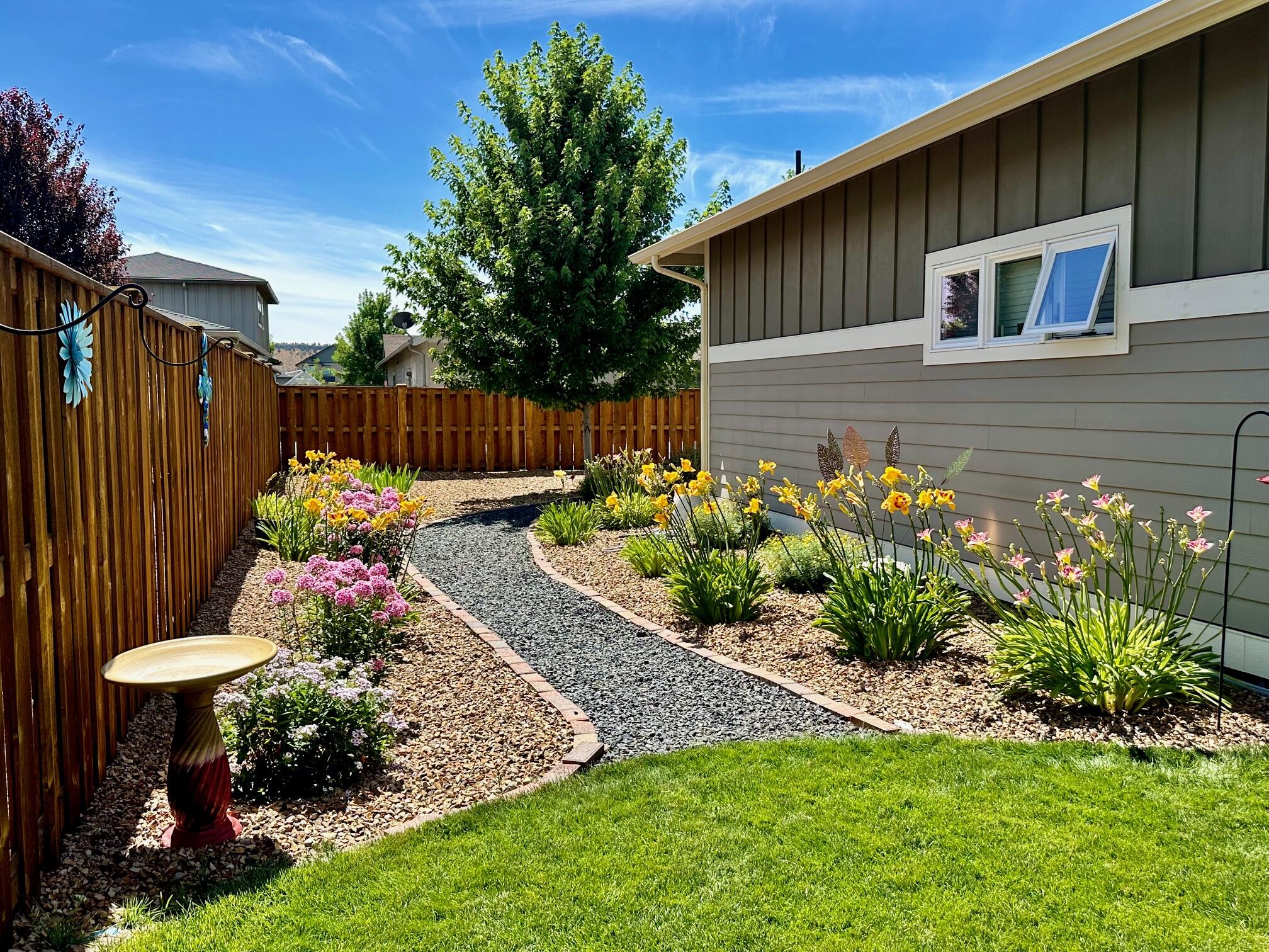 742 NE Union Loop