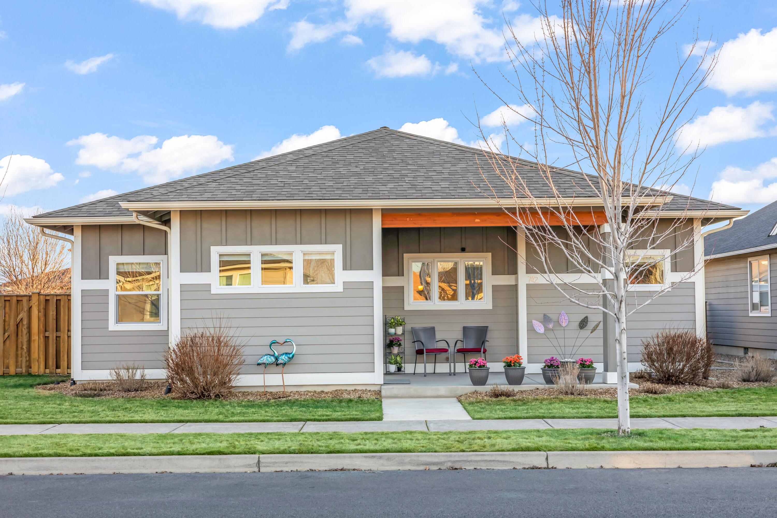742 NE Union Loop