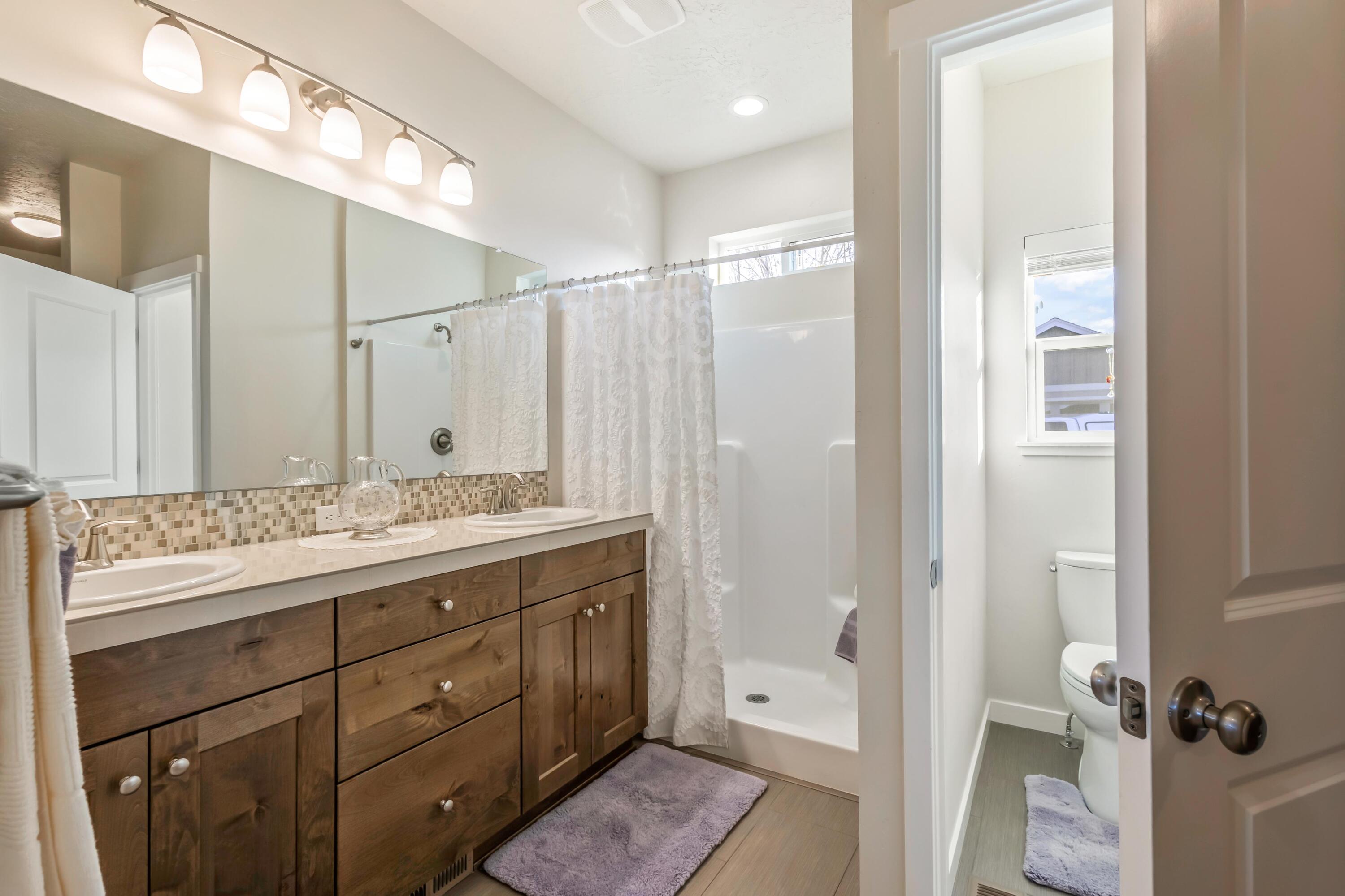 742 NE Union Loop