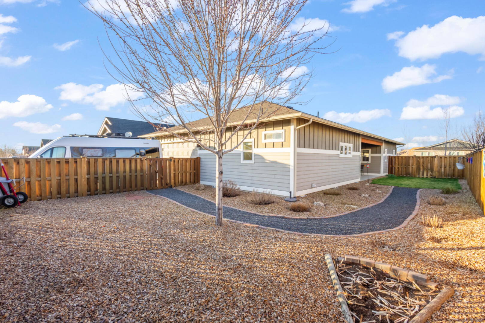742 NE Union Loop