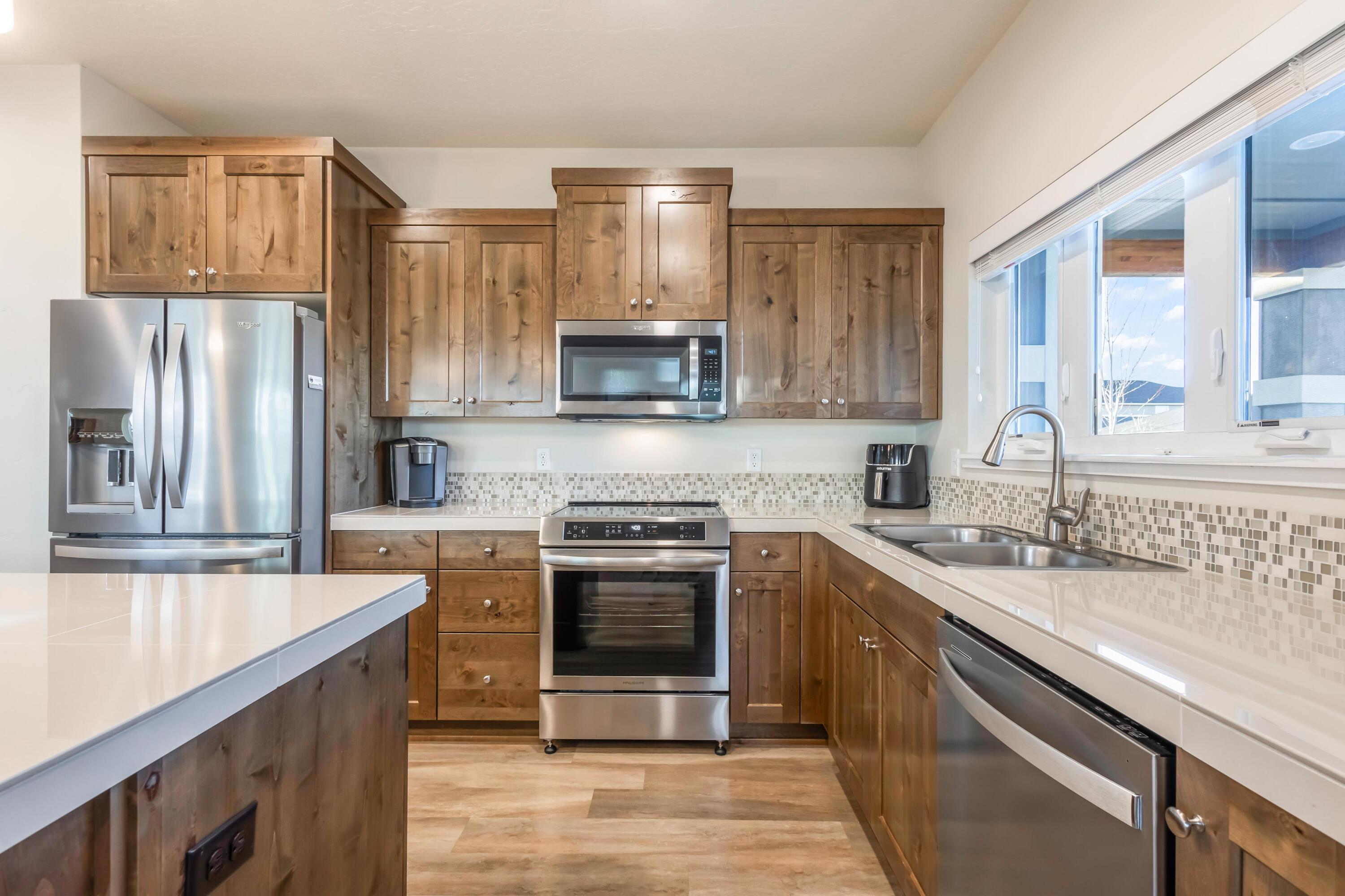742 NE Union Loop