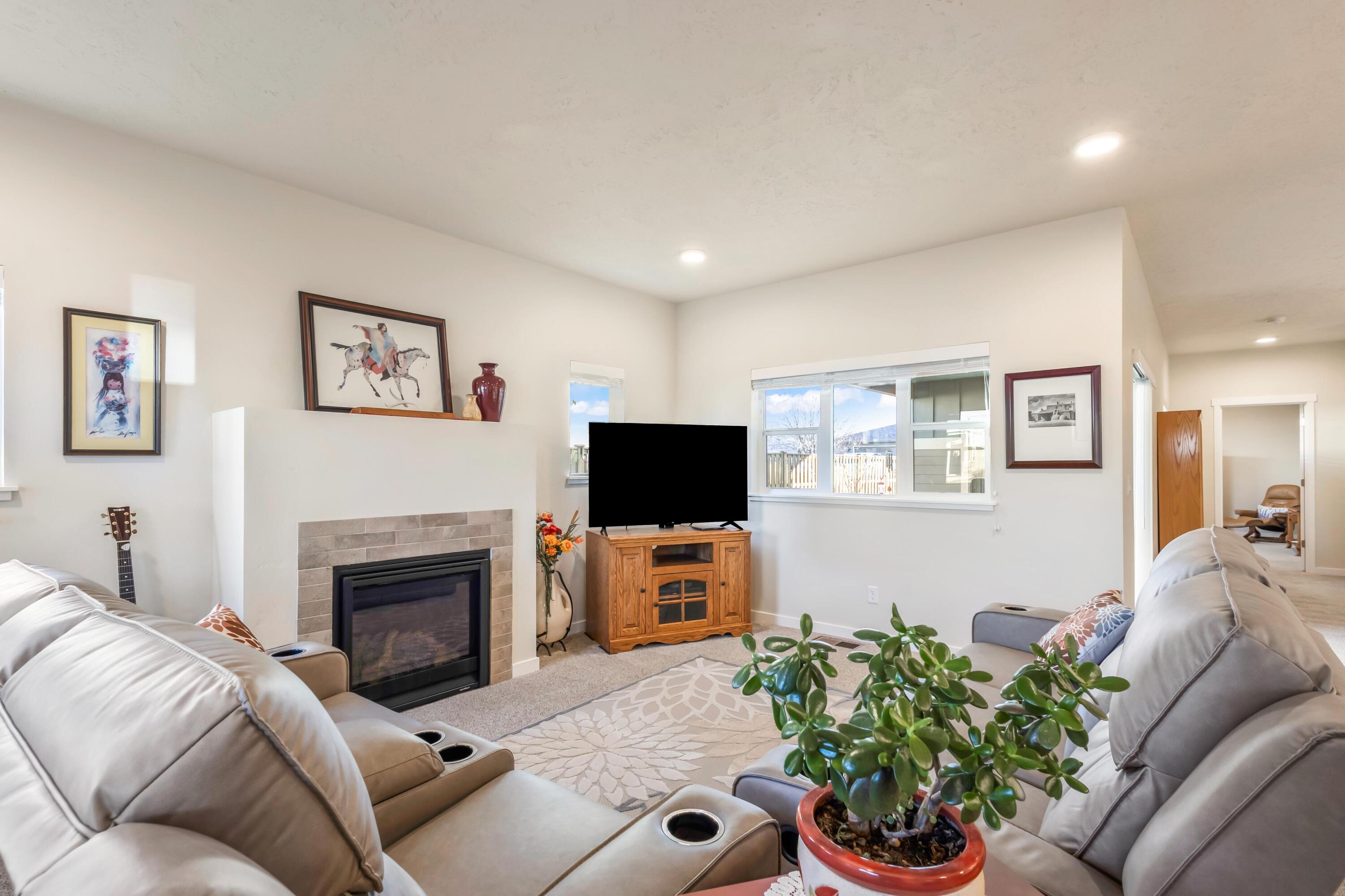 742 NE Union Loop