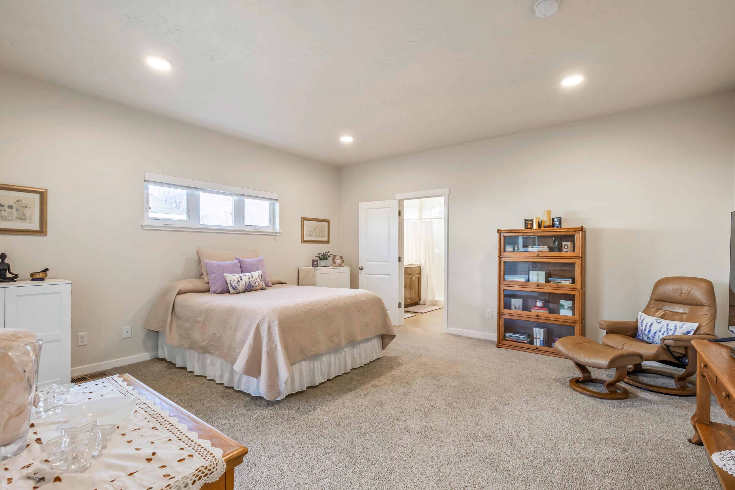 742 NE Union Loop